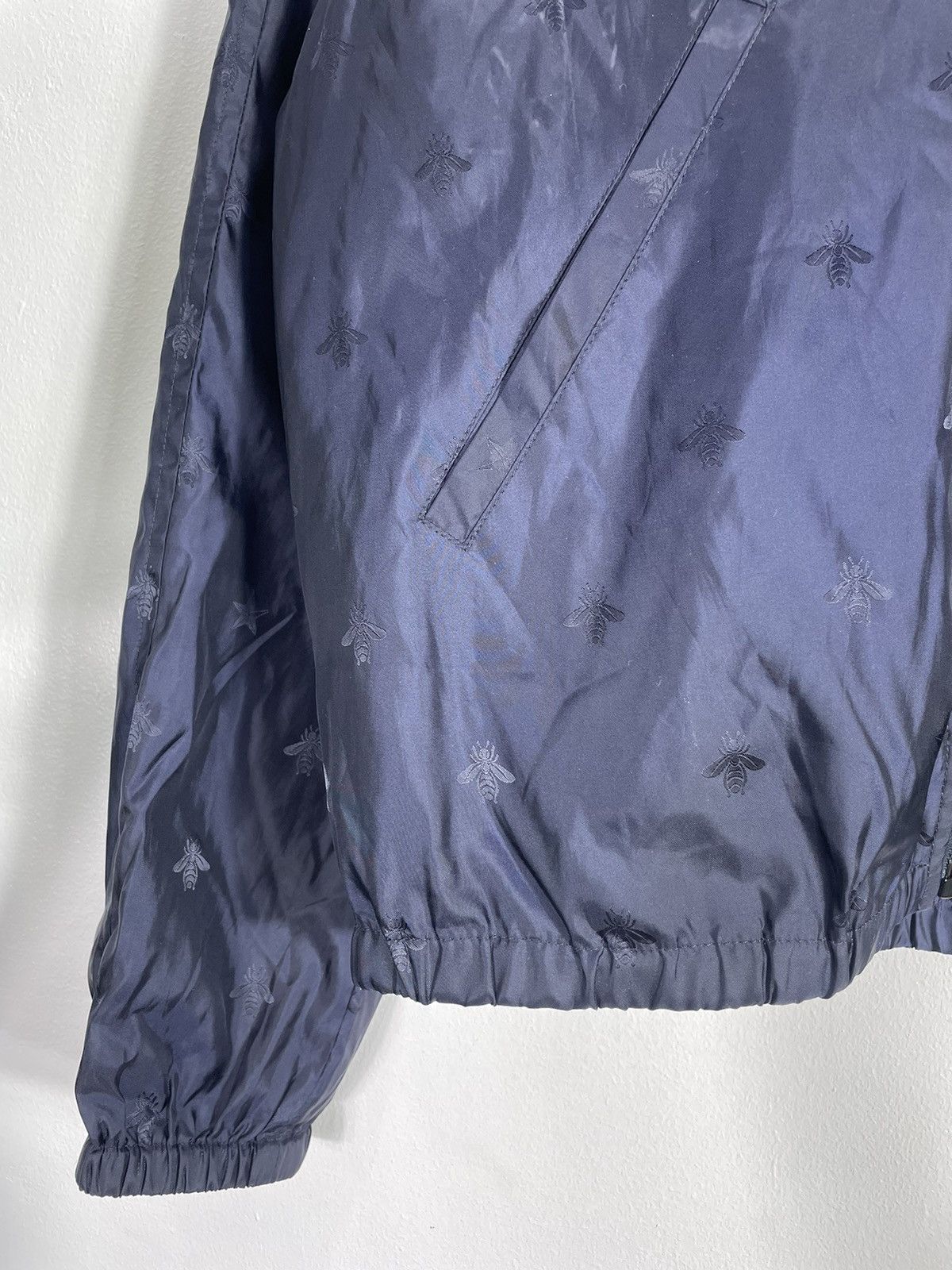 Gucci Gucci bee-patterned shell bomber jacket in navy Size US S / EU 44-46 / 1 - 6 Thumbnail