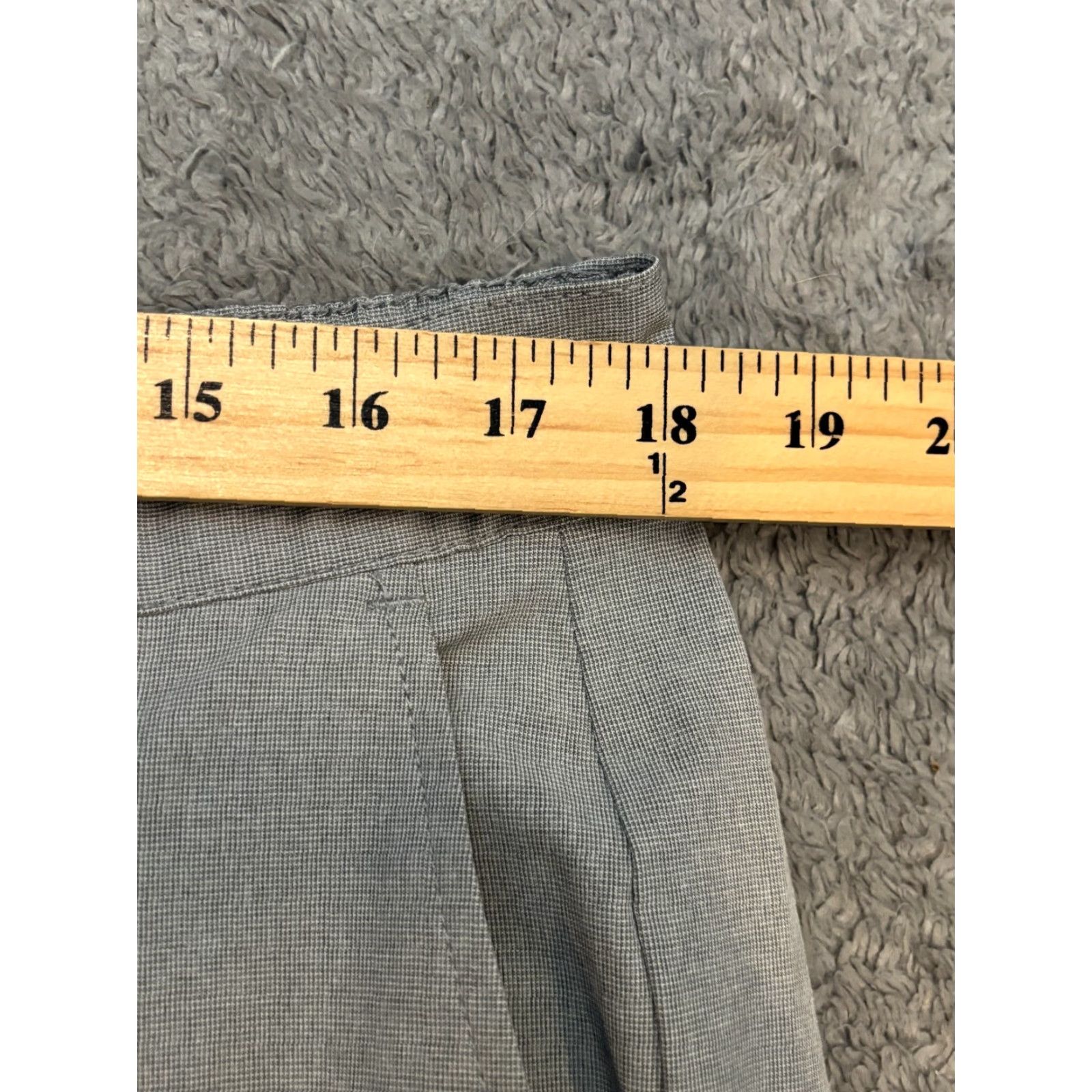 Banana Republic VINTAGE? No, item not vintage. Banana Republic Shorts Men 32 Gray Comfort Flat Front Elastic Waist Chino Size US 32 / EU 48 - 4 Thumbnail