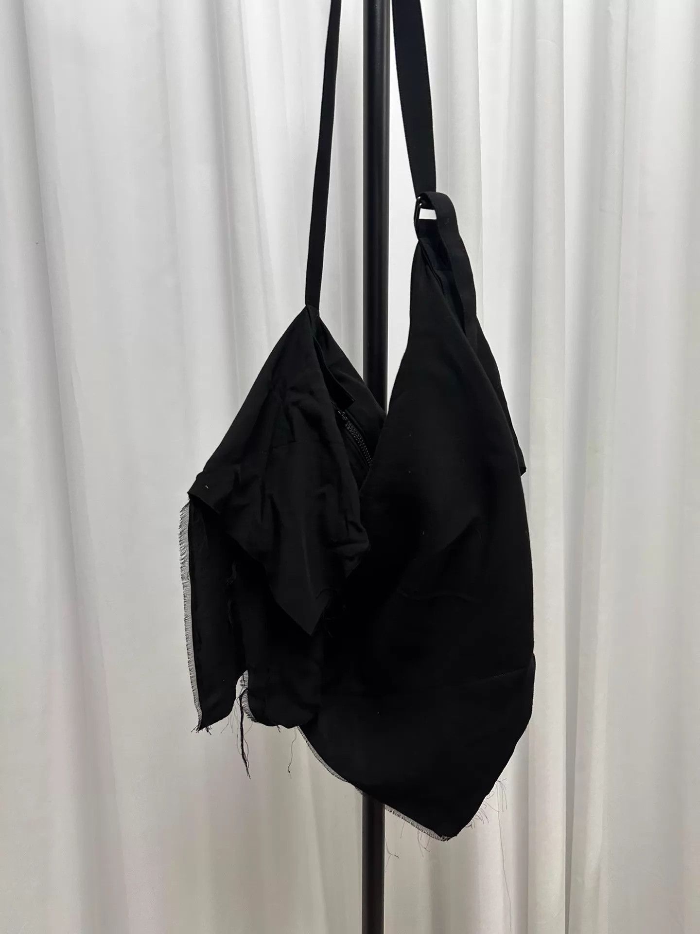 Yohji Yamamoto Yohji Yamamoto Discord Flowy Rayon Crossbody Bag Size ONE SIZE - 4 Thumbnail