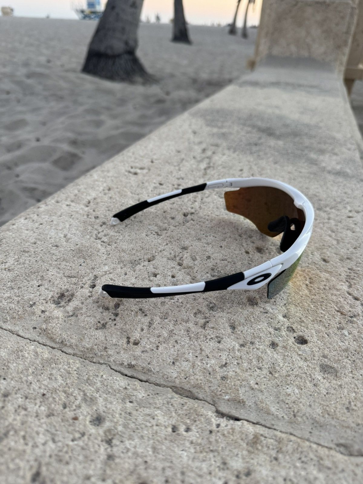 Oakley OAKLEY SUNGLASSES LIKE NEW WHITE Size ONE SIZE - 2 Thumbnail
