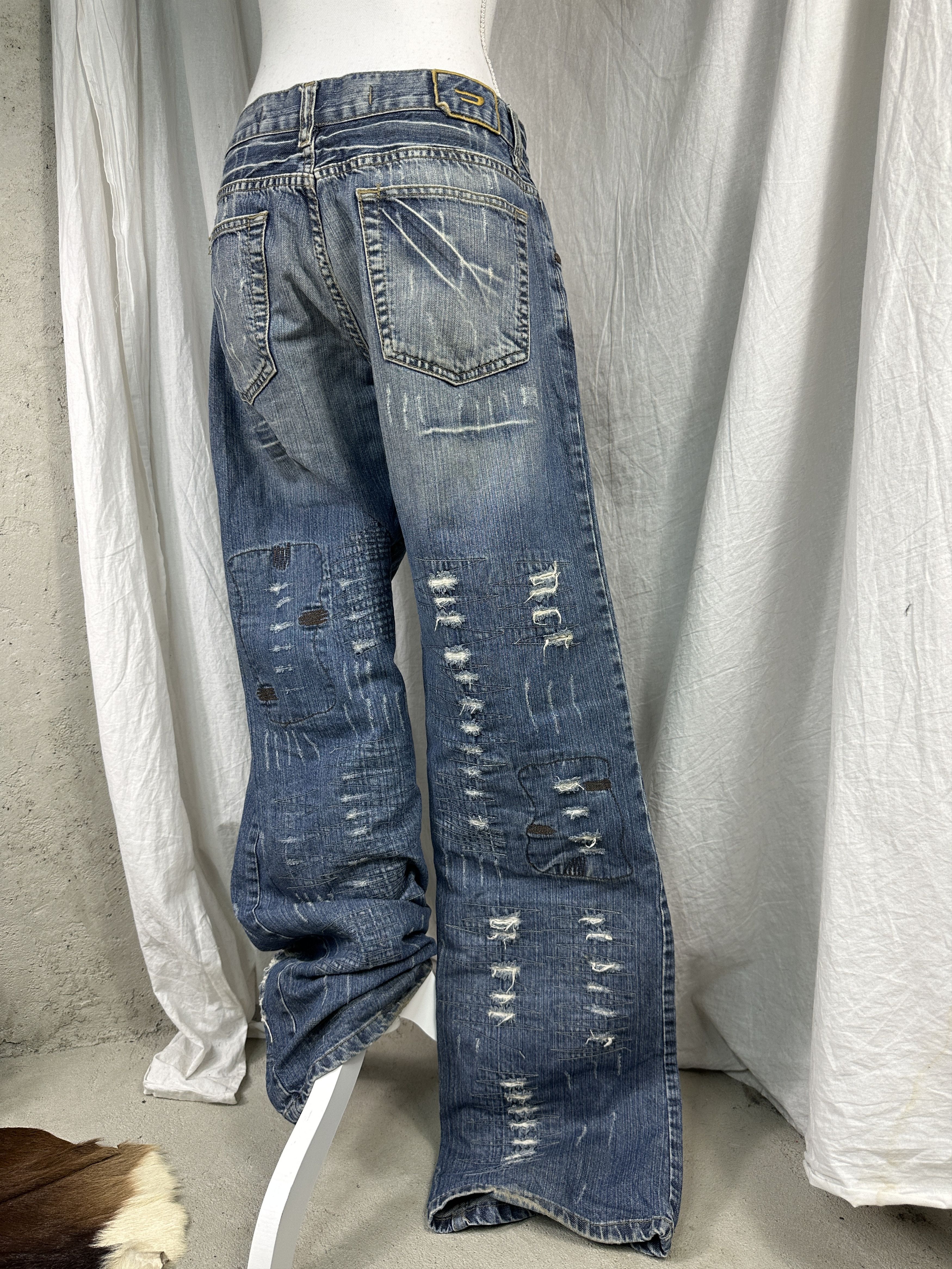 Diesel Vintage Diesel Italy Crazy Distressed Jeans Size US 31 - 11 Thumbnail