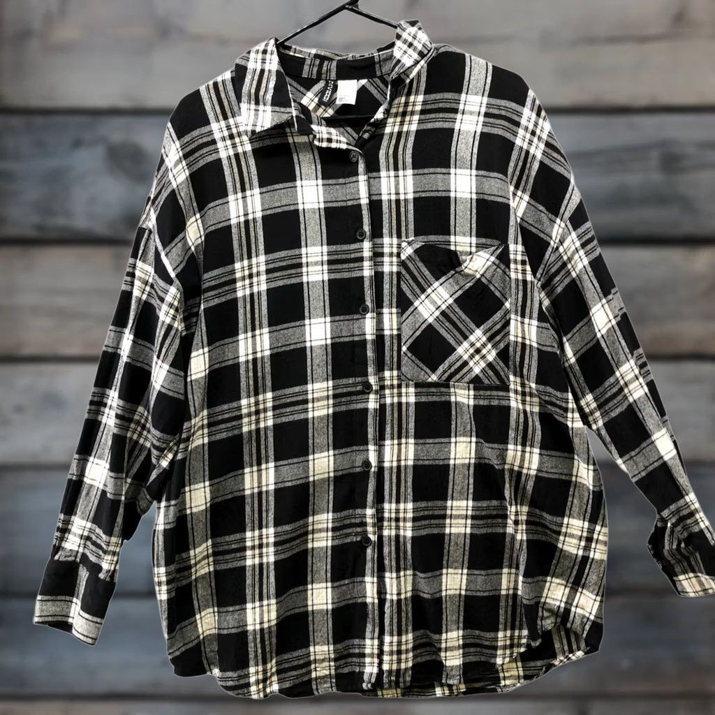 H&M VINTAGE? No. H&M Oversized Flannel Shirt Womens S Black White Buffalo Plaid Overshirt Size S / US 4 / IT 40 - 1 Thumbnail