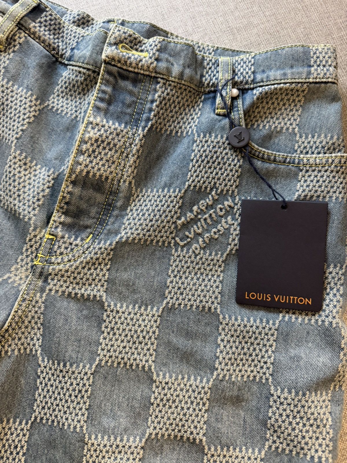 Louis Vuitton Louis Vuitton Damier 3D Light Denim Shorts Size US 29 - 2 Thumbnail
