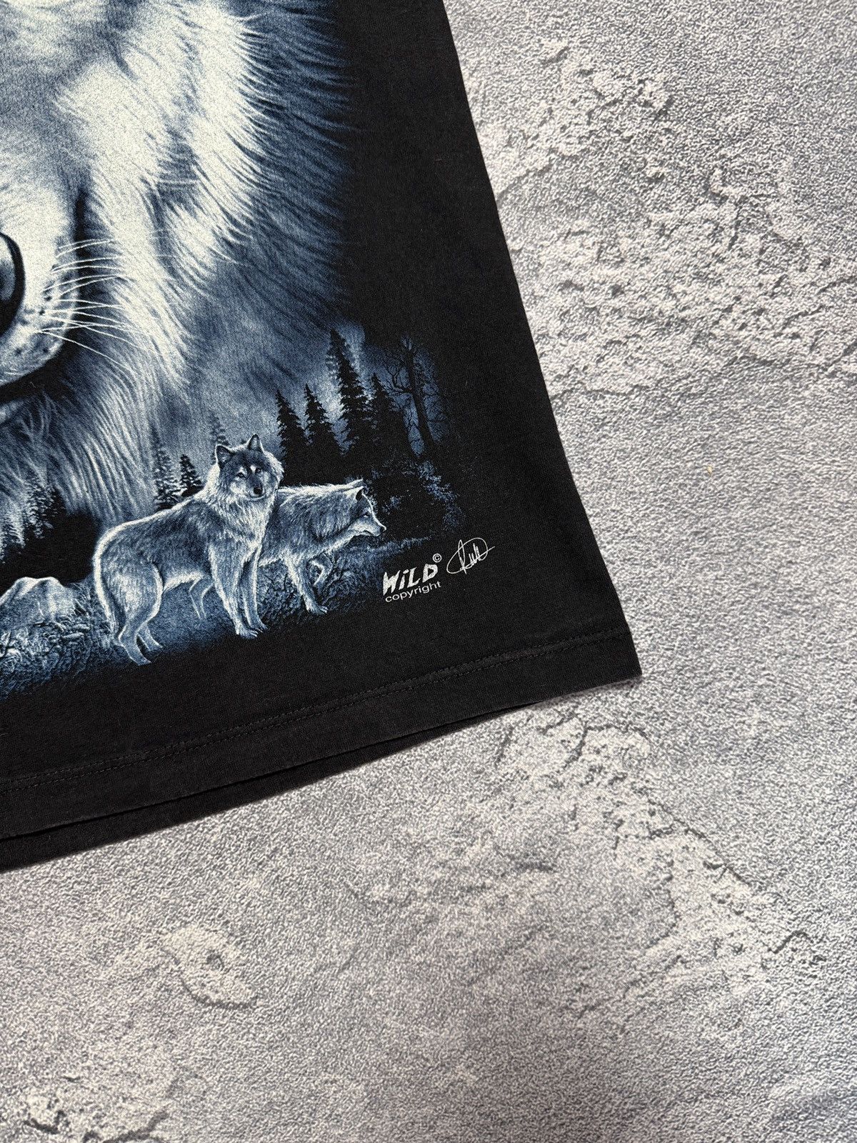 Vintage Vintage Wild Wolf Tee Shirt Size US S / EU 44-46 / 1 - 3 Thumbnail