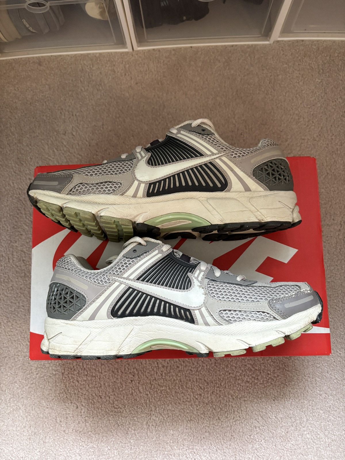 Nike Mens 8 - Nike Zoom Vomero 5 Cobblestone Gray Size US 8 / EU 41 - 3 Thumbnail