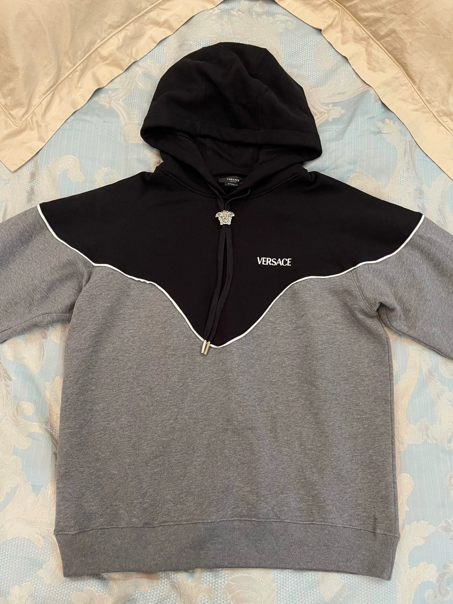 Versace Versace Color Blocked Embroidered Logo Sweatshirt M Size US M / EU 48-50 / 2 - 1 Thumbnail