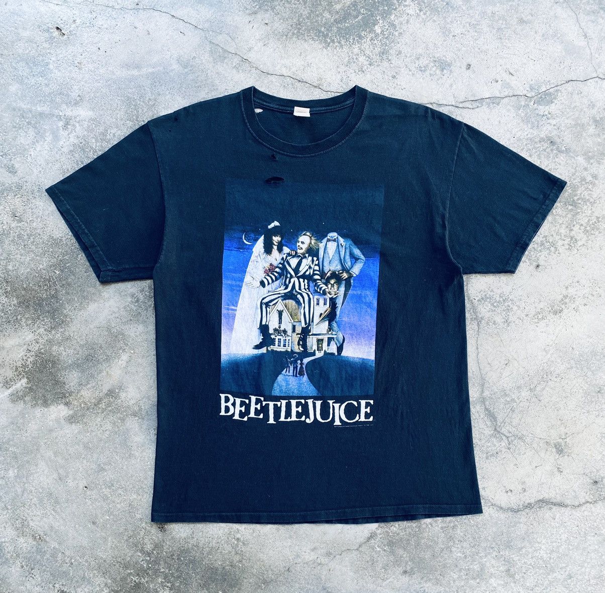 Vintage Vintage Y2k Thrashed BeetleJuice Gothic Horror Movie Tees Size US L / EU 52-54 / 3 - 1 Thumbnail