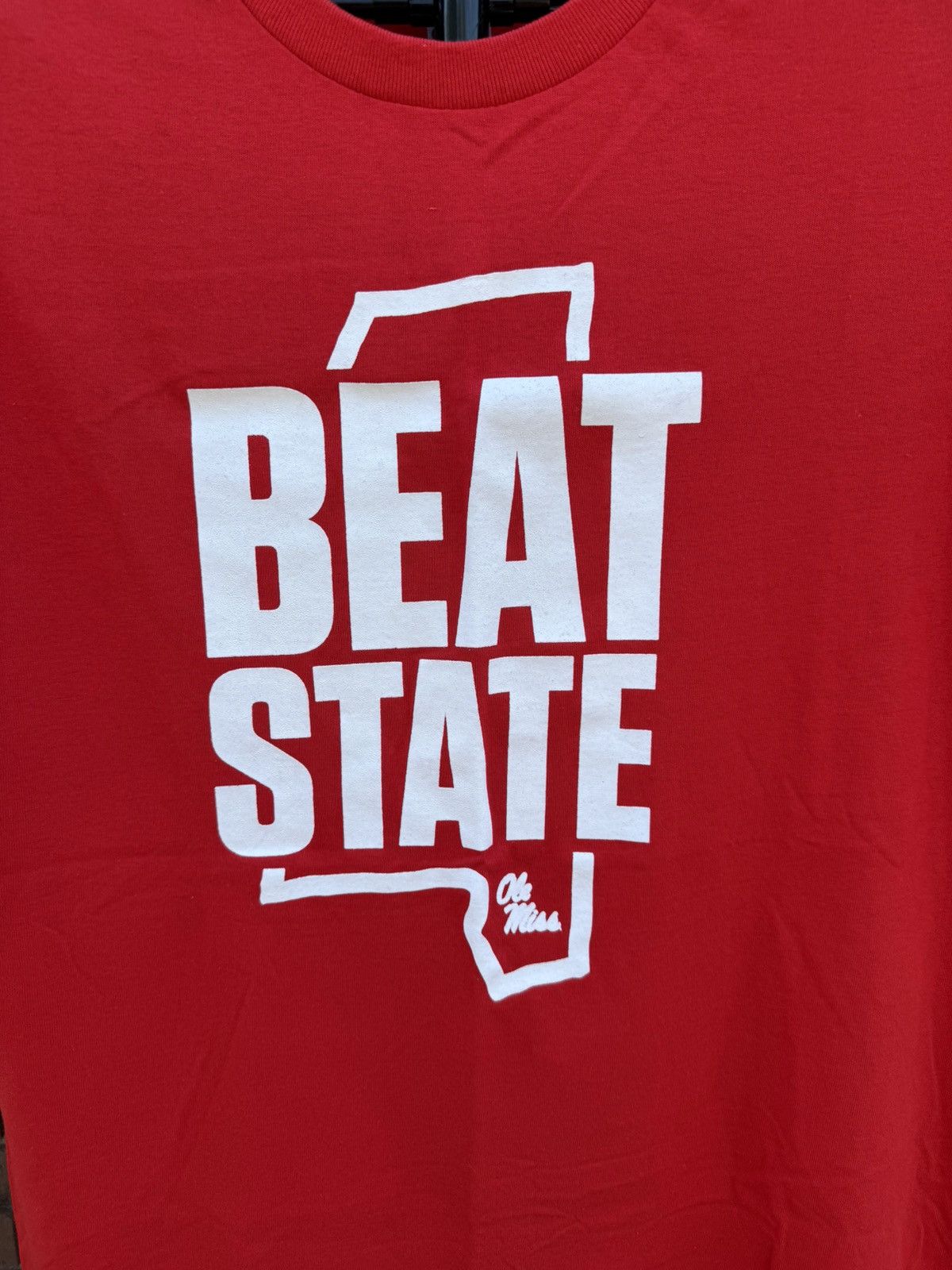Gildan Ole Miss Rebels Red Short Sleeve Beat State Egg Bowl T Shirt Size US L / EU 52-54 / 3 - 3 Thumbnail