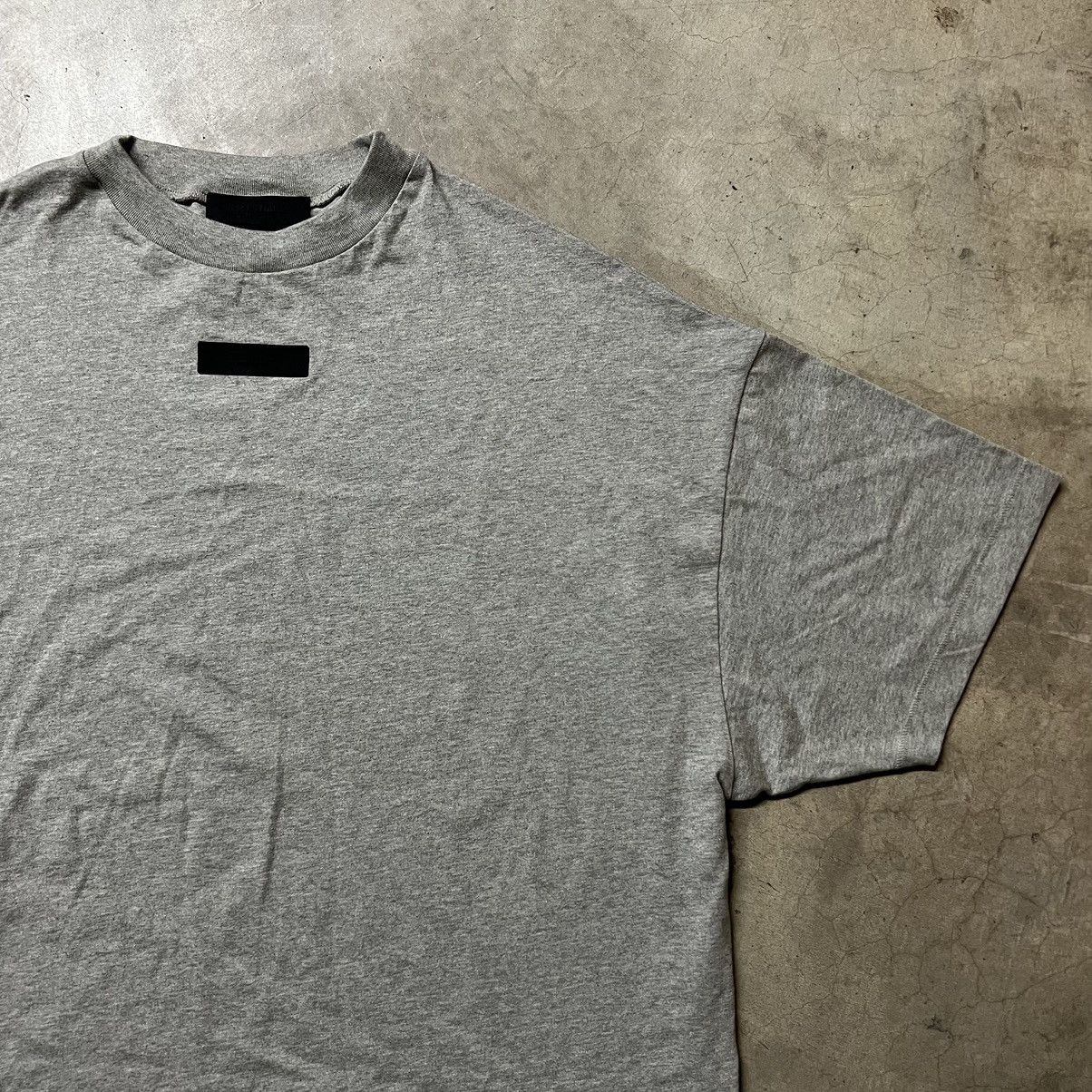 Essentials × Fear of God Fear of God FOG Essentials Basic Grey T-Shirt Size US L / EU 52-54 / 3 - 1 Thumbnail