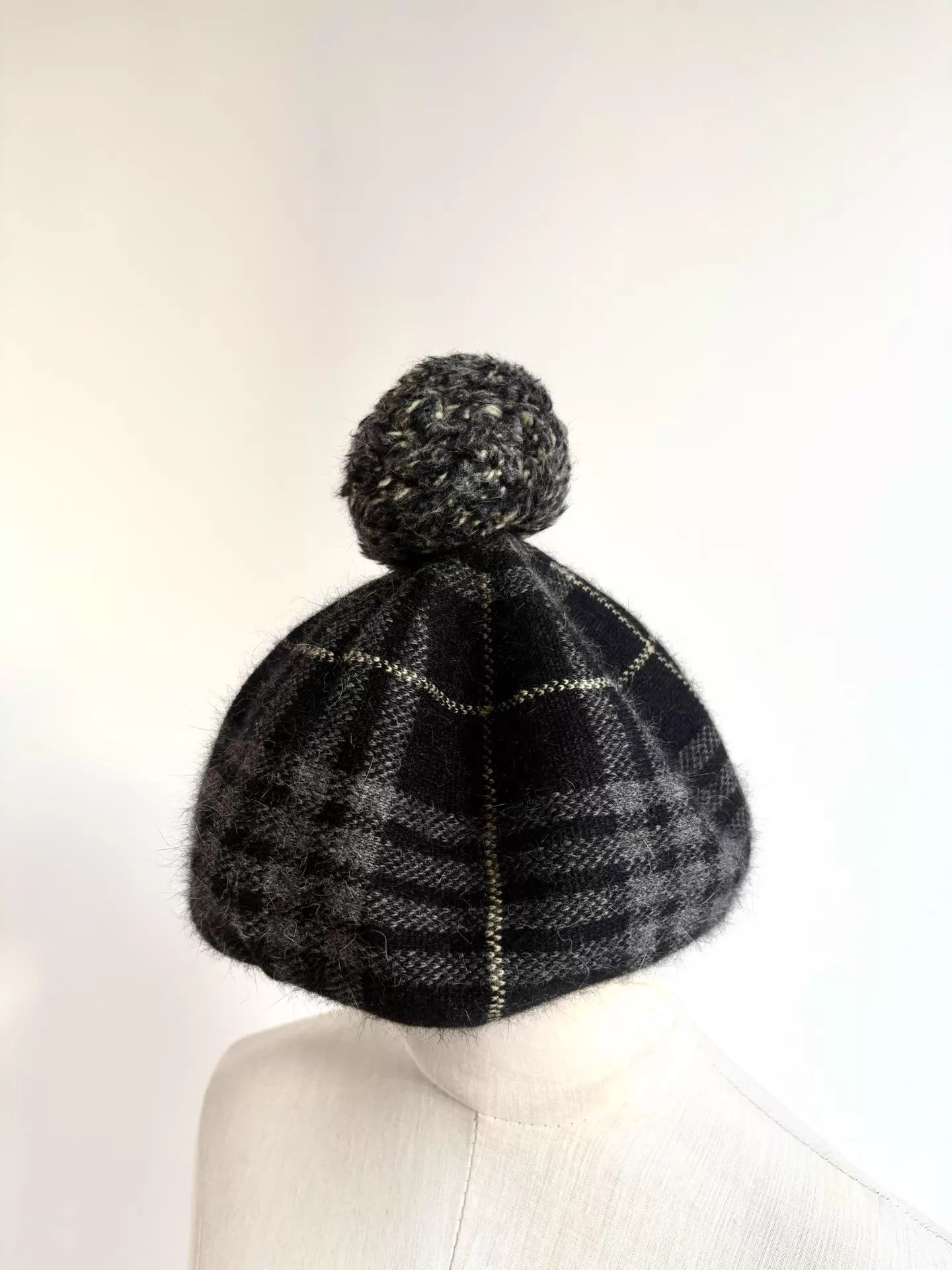 VW Vintage Gray Black Check Saturn Pom Pom Beret display picture 2