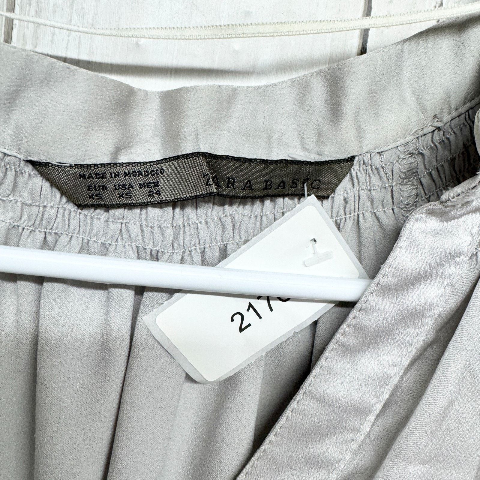 Zara Zara Basic XS Satin Button Front Long Sleeve Blouse Silver Size XS / US 0-2 / IT 36-38 - 2 Thumbnail
