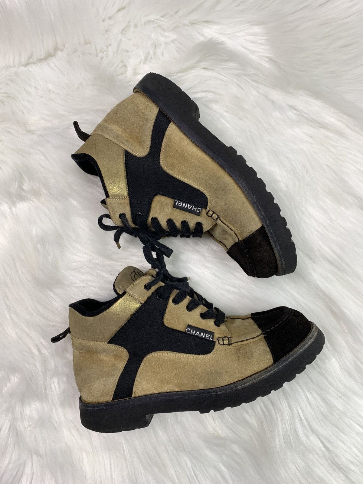 Chanel Chanel Vintage CC Logo Suede Hiking Boots 37/38 Size Size US 7 / IT 37 - 2 Thumbnail