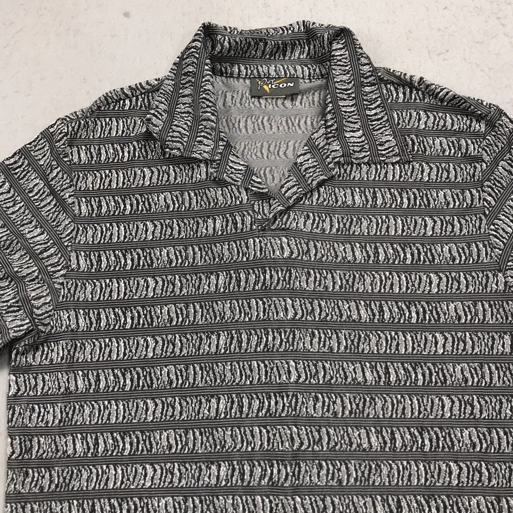 Vintage VINTAGE Pop Icon Shirt Mens XL Gray 90s Button-Up Collared Short Sleeve Classic Casual Regu lar Fit Size US XL / EU 56 / 4 - 2 Thumbnail
