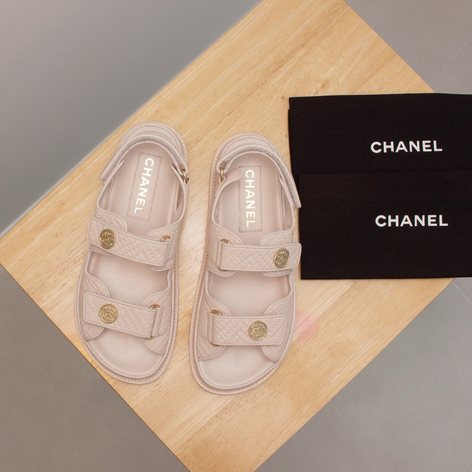 Chanel 1950$ CHANEL 2022 Calfskin Dad Medallion Sandals Pink 38 1/2 Size US 8.5 / IT 38.5 - 1 Thumbnail