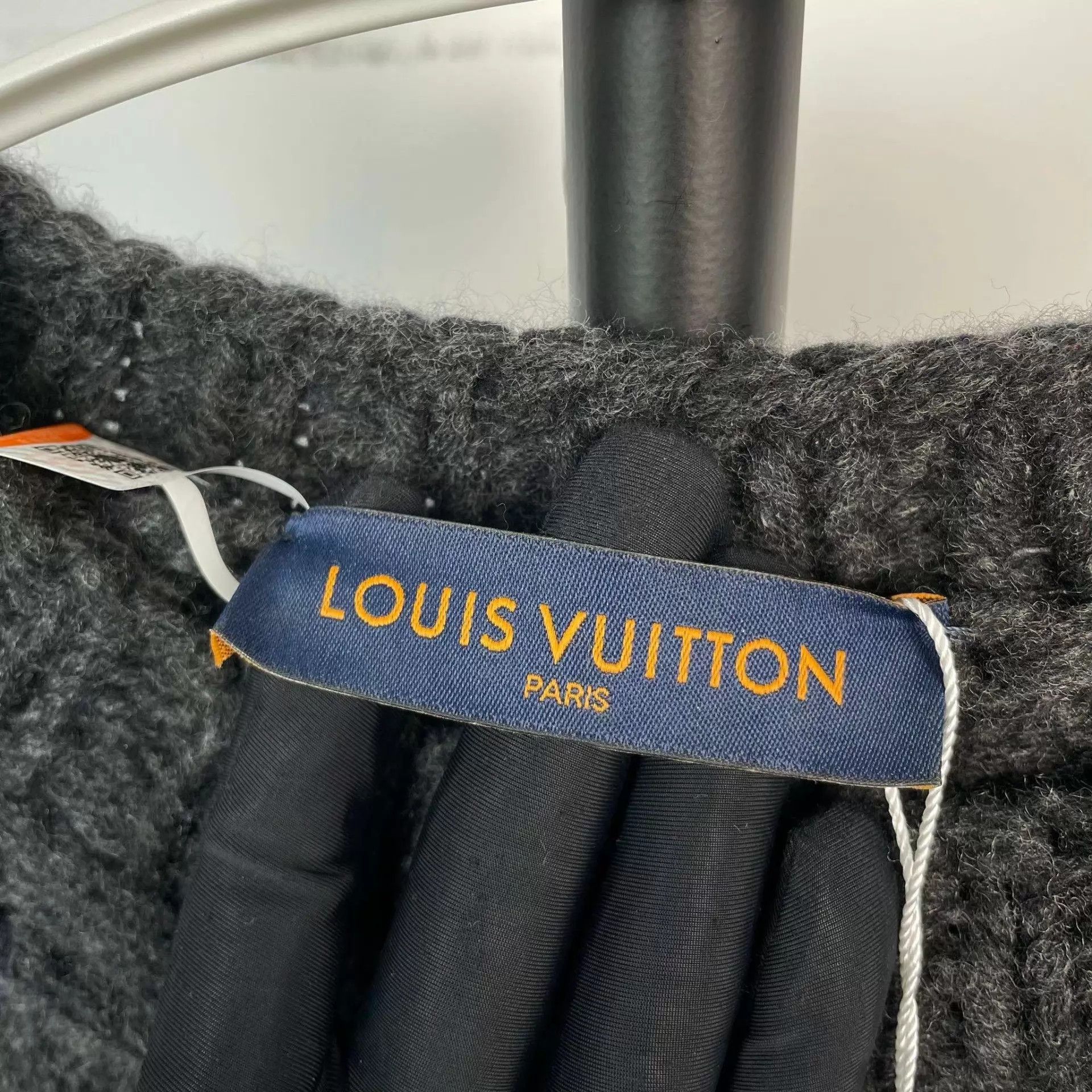 Louis Vuitton LV Knit Airplane Sweater M Gray Size US M / EU 48-50 / 2 - 3 Thumbnail