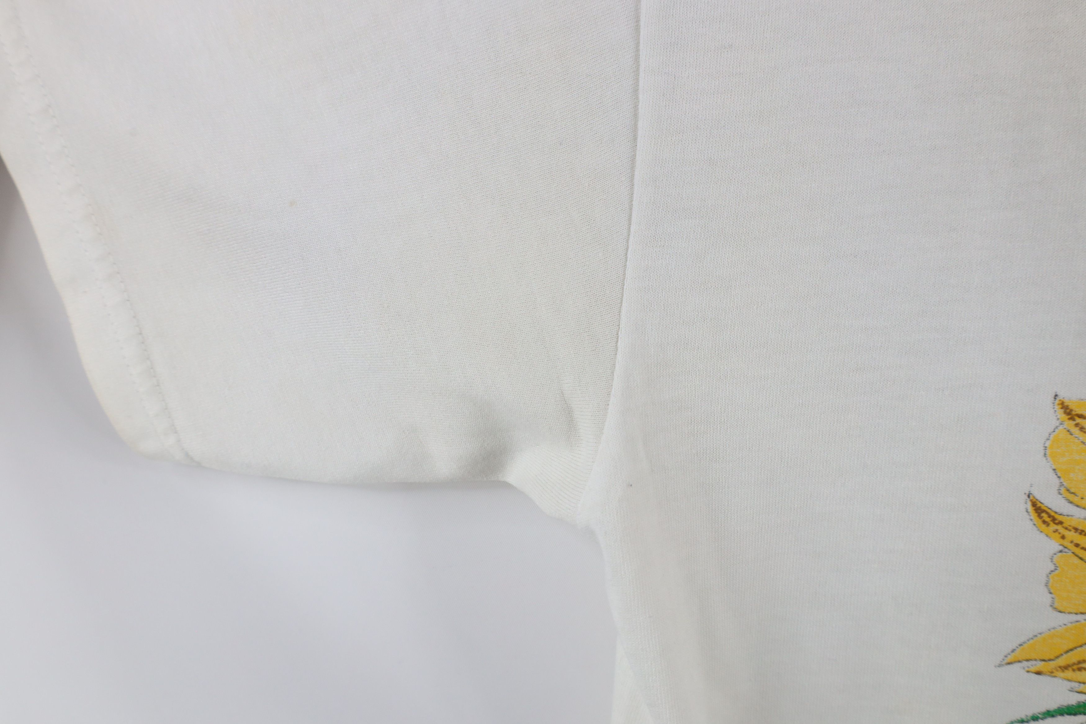 Vintage Vintage 90s Streetwear Nature Sunflower T-Shirt White Size L / US 10 / IT 46 - 9 Thumbnail