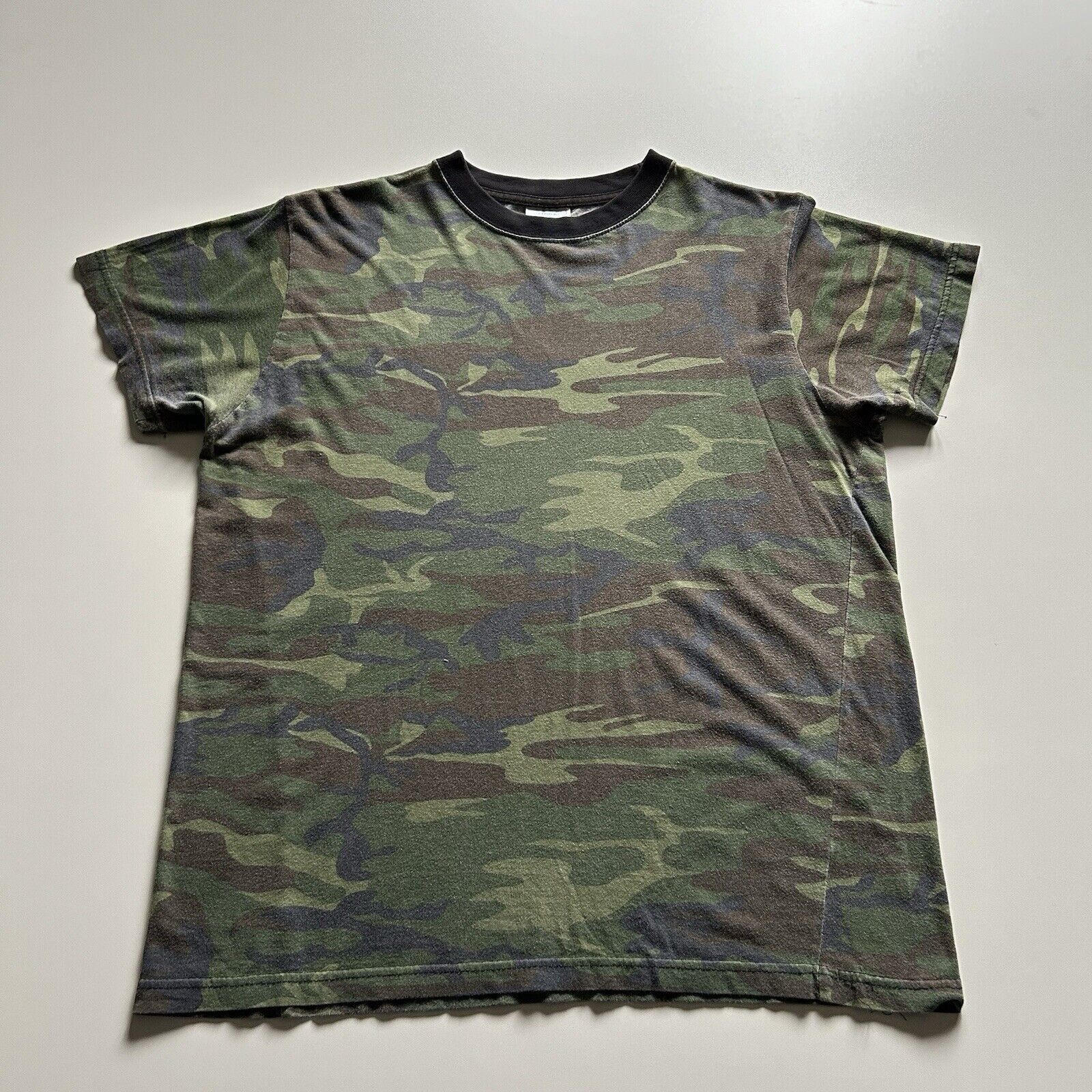 Vintage 2000s Woodland Green Army Camouflage T Shirt Medium