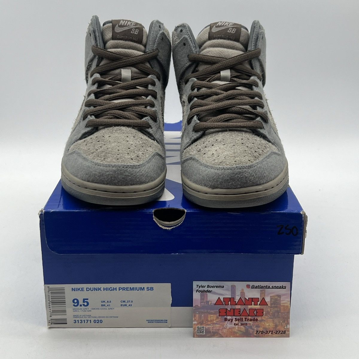 Nike Nike dunk high tauntaun Size US 9.5 / EU 42-43 - 2 Thumbnail