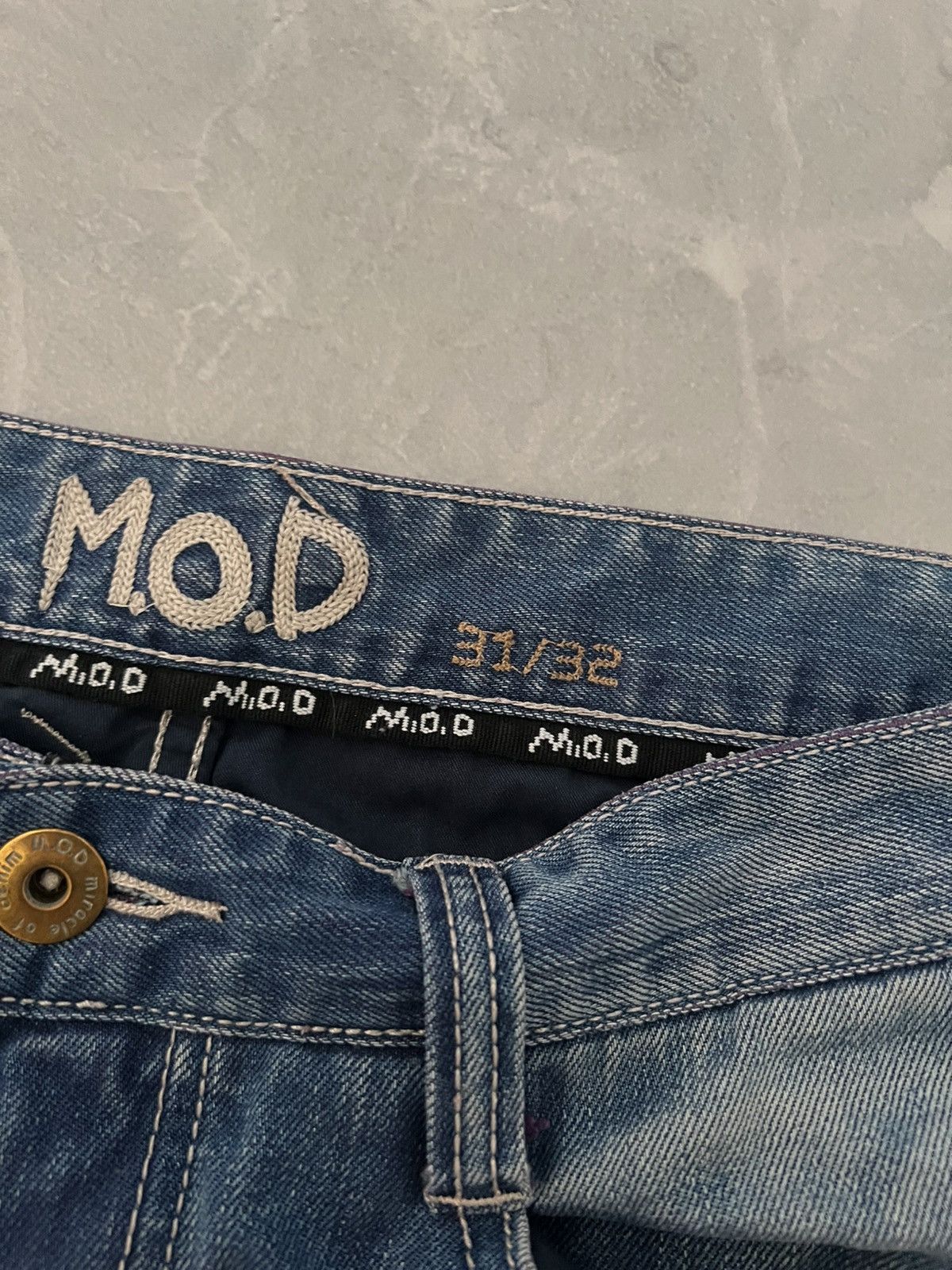 Vintage Distressed Y2K Slim Fit Jeans — Retro Vintage Style Unisex Size US 31 - 9 Thumbnail