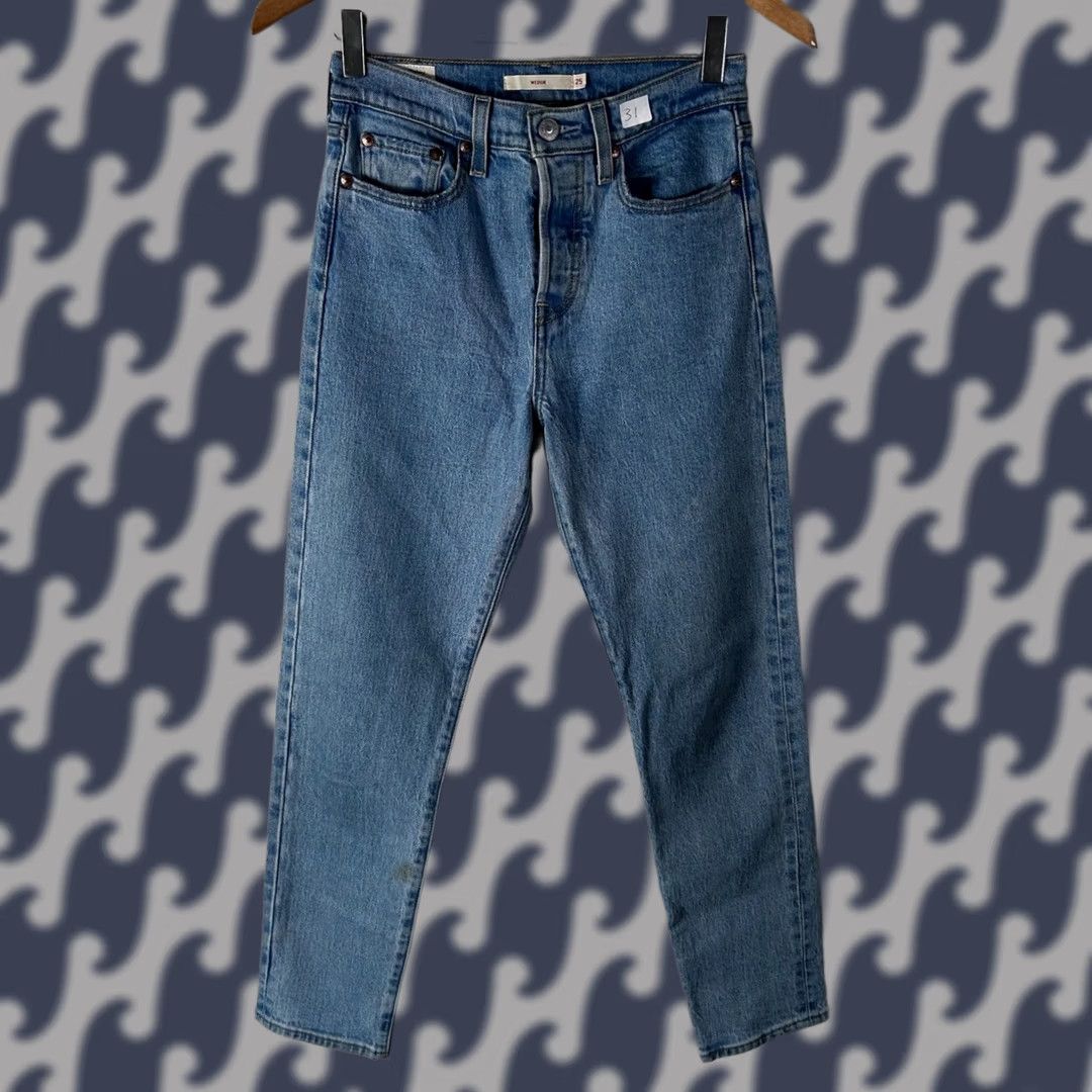 Vintage Levi's Premium Wedgie Straight Jeans Womens 25 Medium Wash Blue 22861-0098 Size 42" / US 20 - 1 Thumbnail