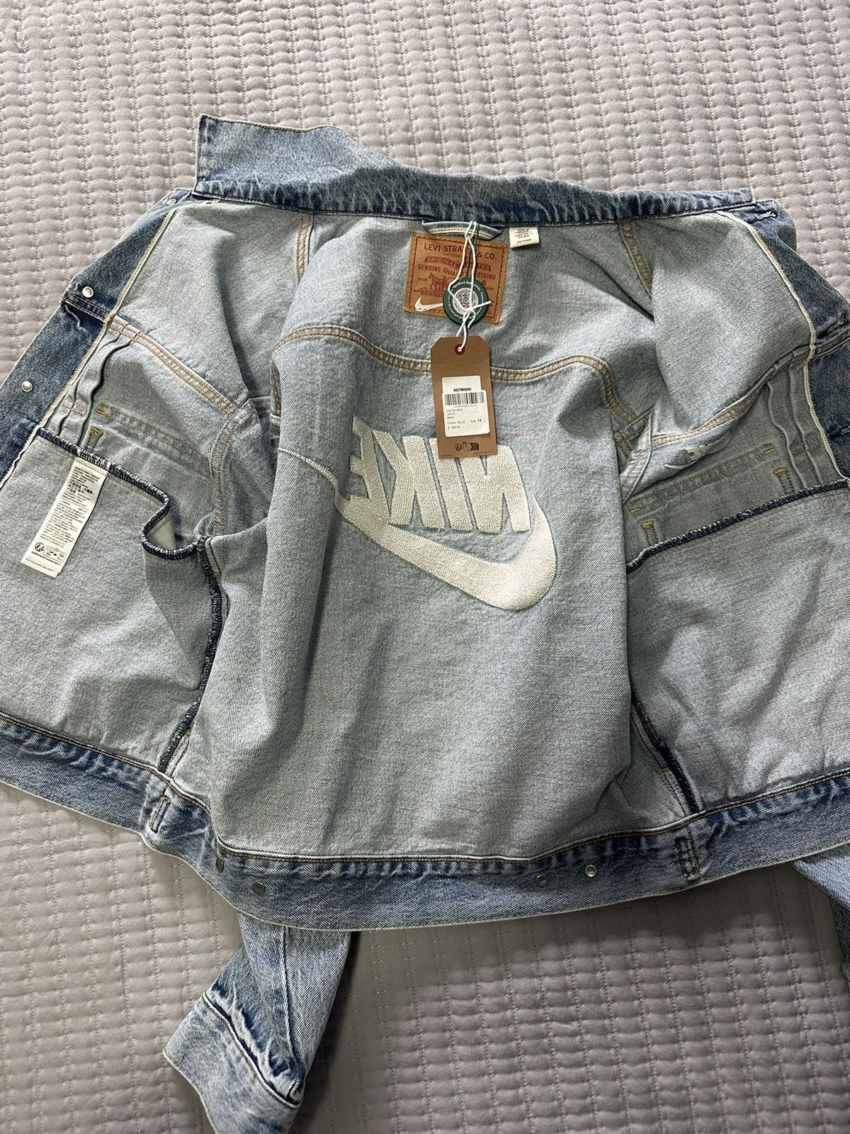 Levi's × Nike Nike Levi’s Denim Trucker Jacket size XS Size US XS / EU 42 / 0 - 6 Thumbnail