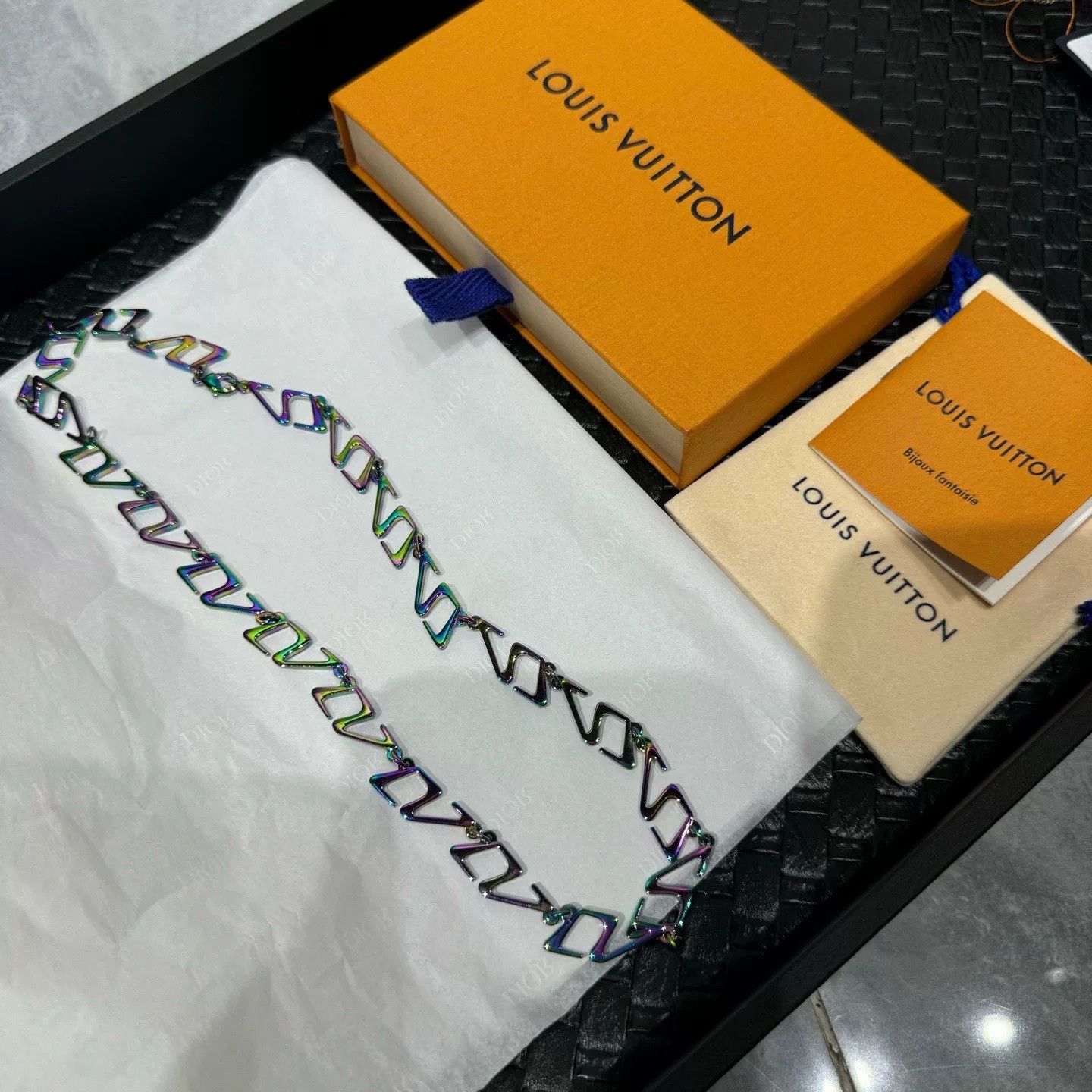 Louis Vuitton Louis Vuitton 2054 Iridescent Necklace Size ONE SIZE - 2 Thumbnail