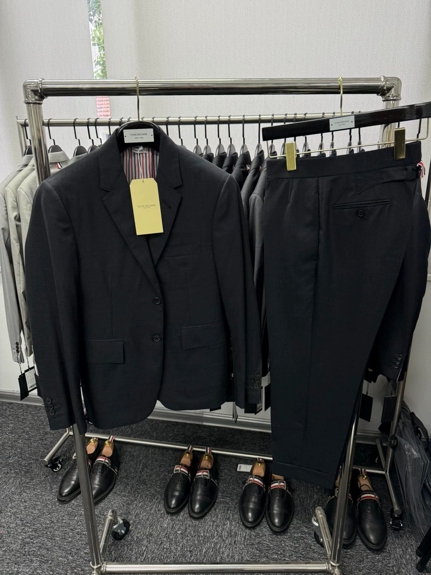 Thom Browne Thom Browne Men's Charcoal Gray Classic Suit Size 0 Rare Size US XS / EU 42 / 0 - 1 Thumbnail