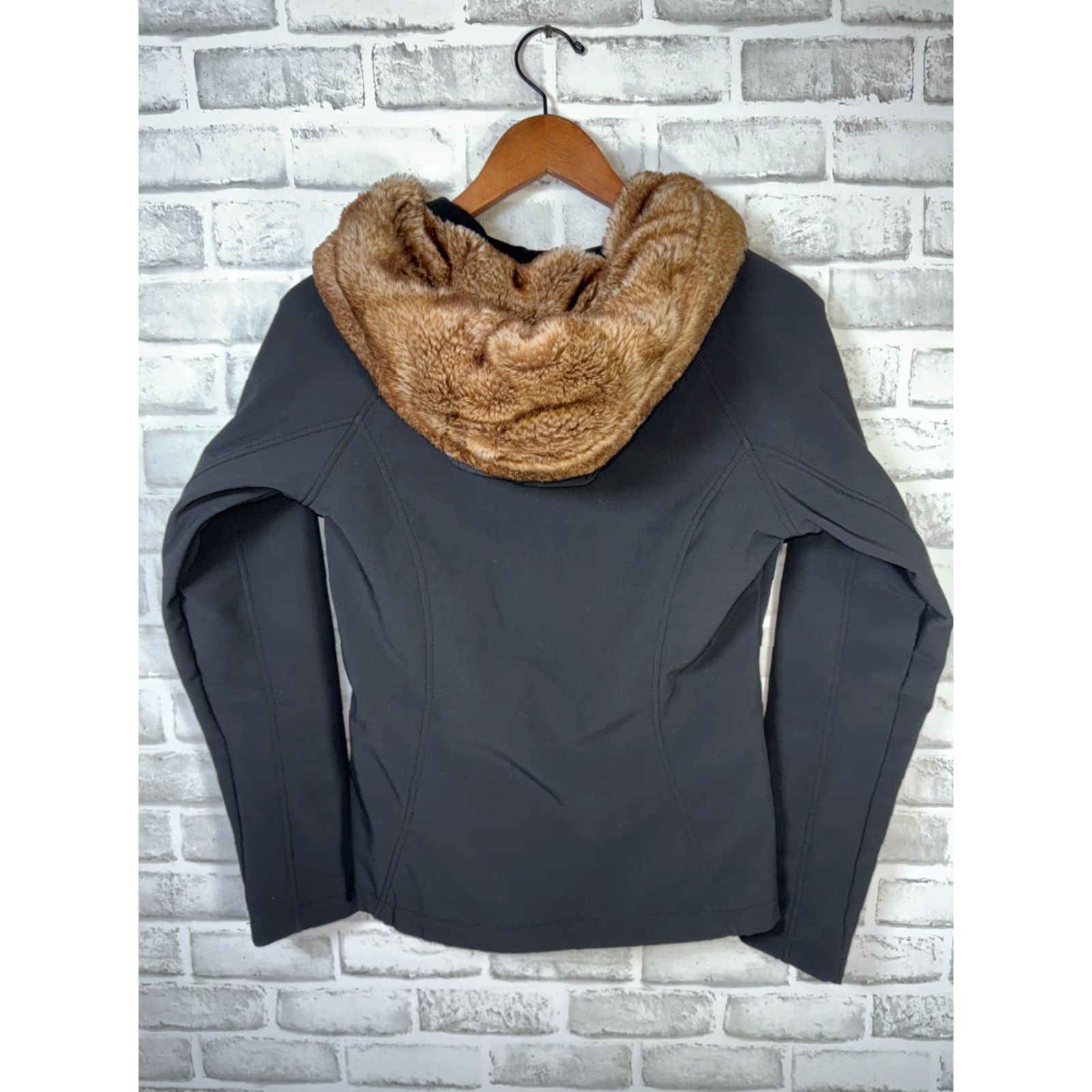 Marmot Marmot Jacket Womens S Black Faux Fur Lined Hooded Softshell Zip Outdoor Casual Logo Fur Trim"} Size S / US 4 / IT 40 - 5 Thumbnail