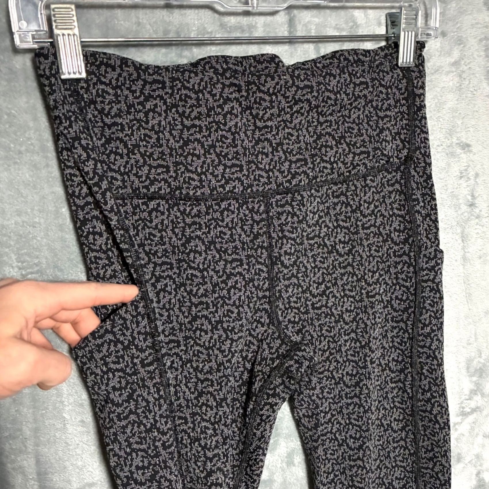 Athleta VINTAGE N/A Athleta Leggings Womens M Black Grey Textured 7/8 Tights with Pockets Activewear Running Gym Yoga Compression Shadowed Size 32" / US 10 / IT 46 - 3 Thumbnail