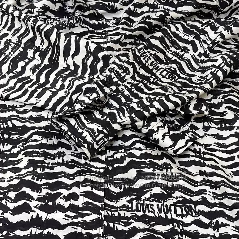 Louis Vuitton Louis Vuitton Black and white tiger stripe silk mulberry s Size XS / US 0-2 / IT 36-38 - 6 Thumbnail