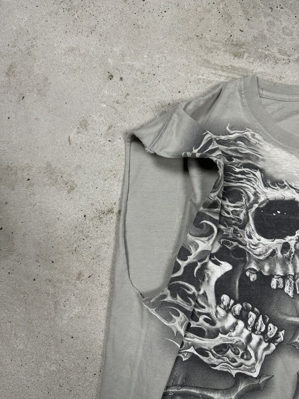 Affliction Vintage Y2K Affliction Skulls Flame Gray Tank Top Print Tee Size US XL / EU 56 / 4 - 8 Thumbnail