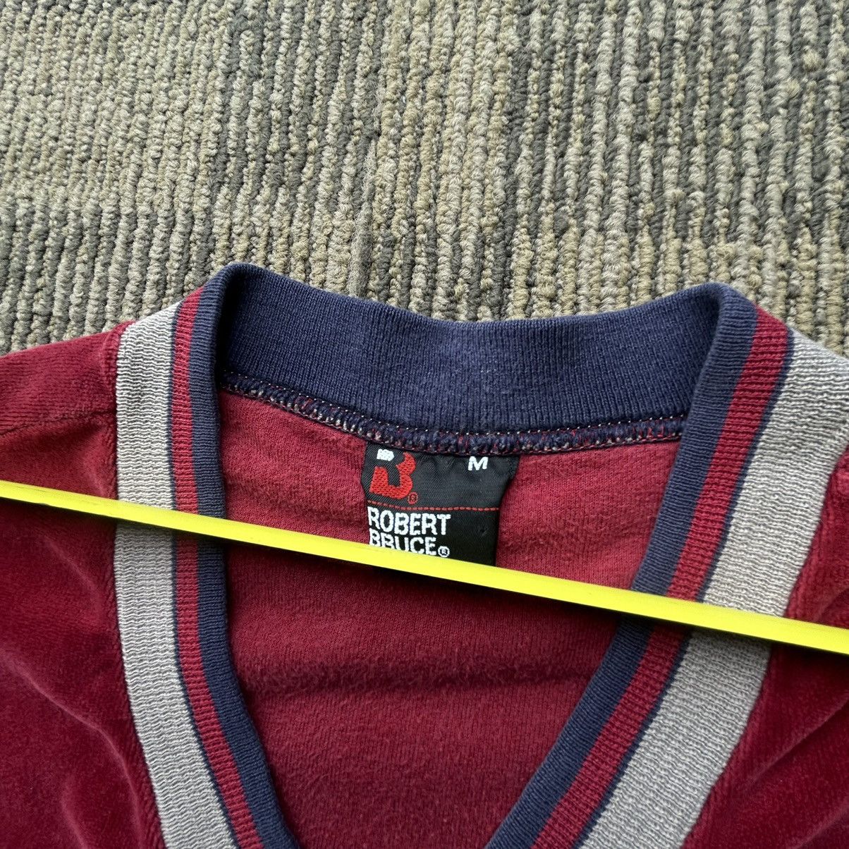 Vintage VTG 70’s Velour Red V-Neck Pullover Sweater Size M / US 6-8 / IT 42-44 - 4 Thumbnail