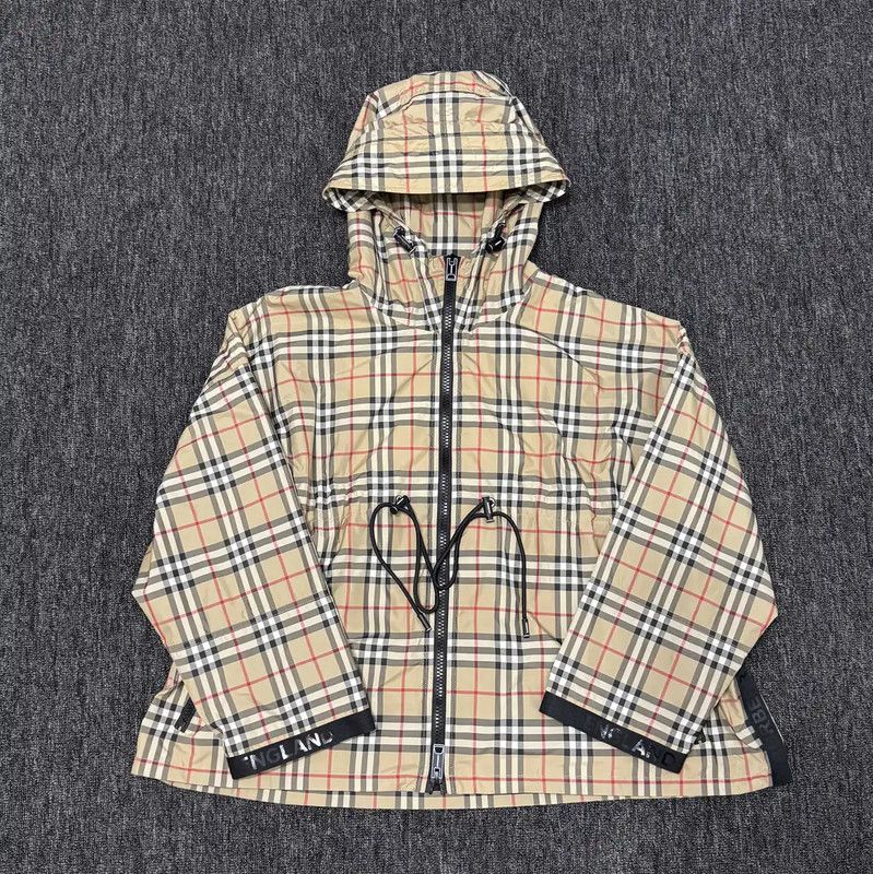 Burberry Burberry Beige Short Women's Jacket Size M / US 6-8 / IT 42-44 - 1 Thumbnail