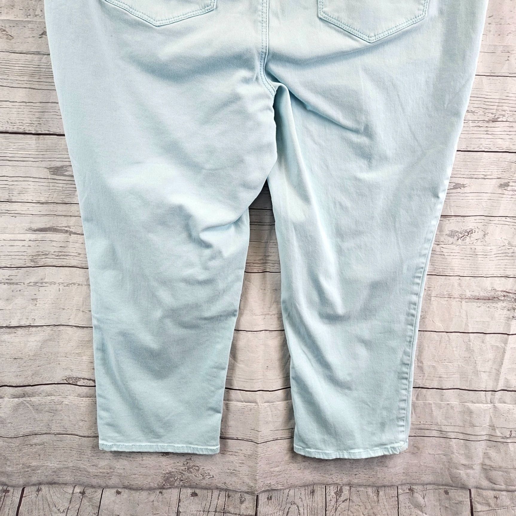 Vintage Chico's Women So Lifting Crop Pants 12 Light Blue High Rise Crop Pants Womens size 12 Blue 22.5in Inseam 11in Rise Size 34" / US 12 / IT 48 - 5 Thumbnail