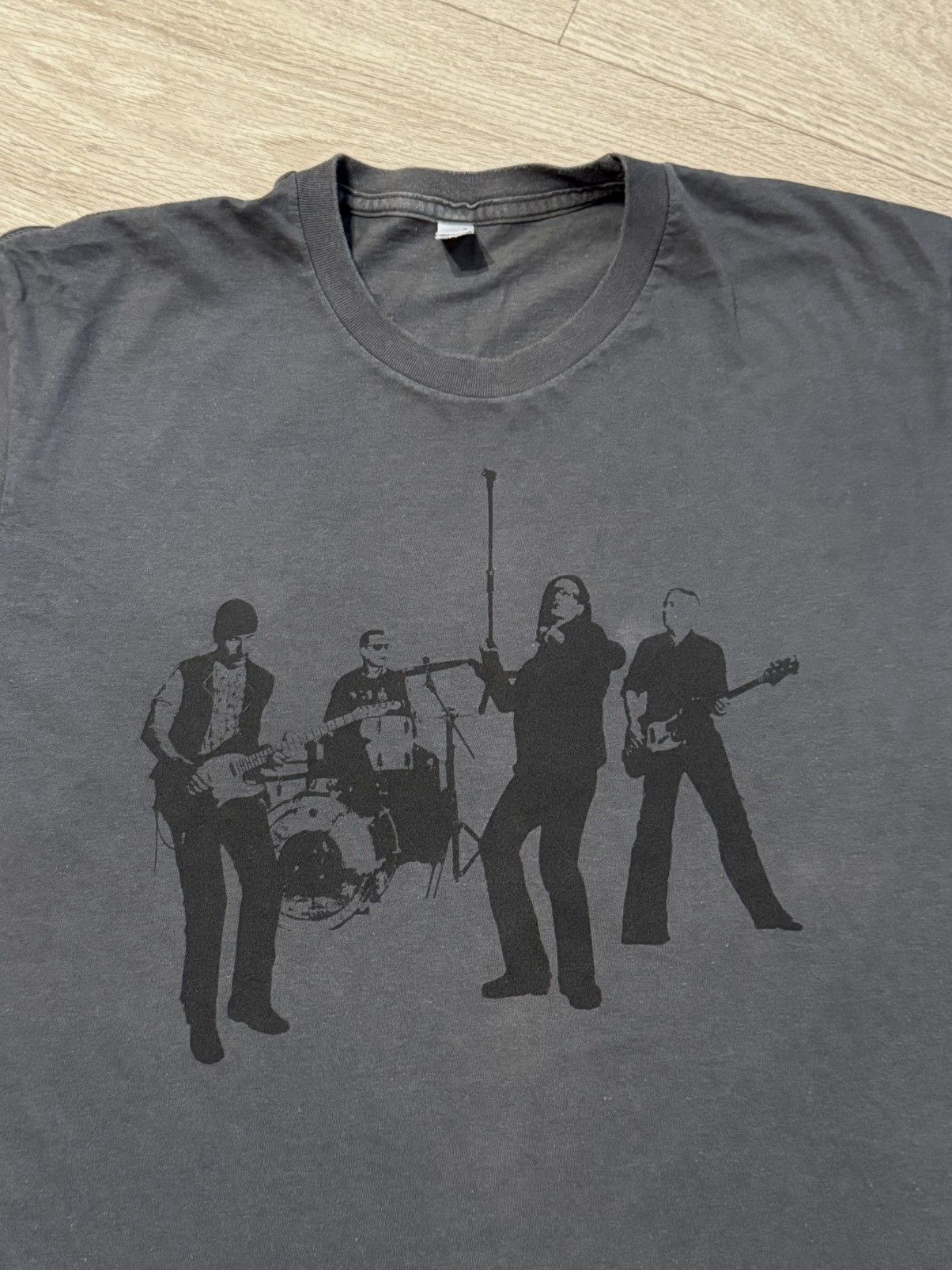 Band Tees 🔷Official Vintage U2 Vertigo Tour 2006 Y2K T-shirt🔷 Size US L / EU 52-54 / 3 - 2 Thumbnail