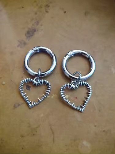 Jewelry Hollow Metal Thorn Hearts Pendant Shoes Buckles Decoration Size ONE SIZE - 2 Thumbnail