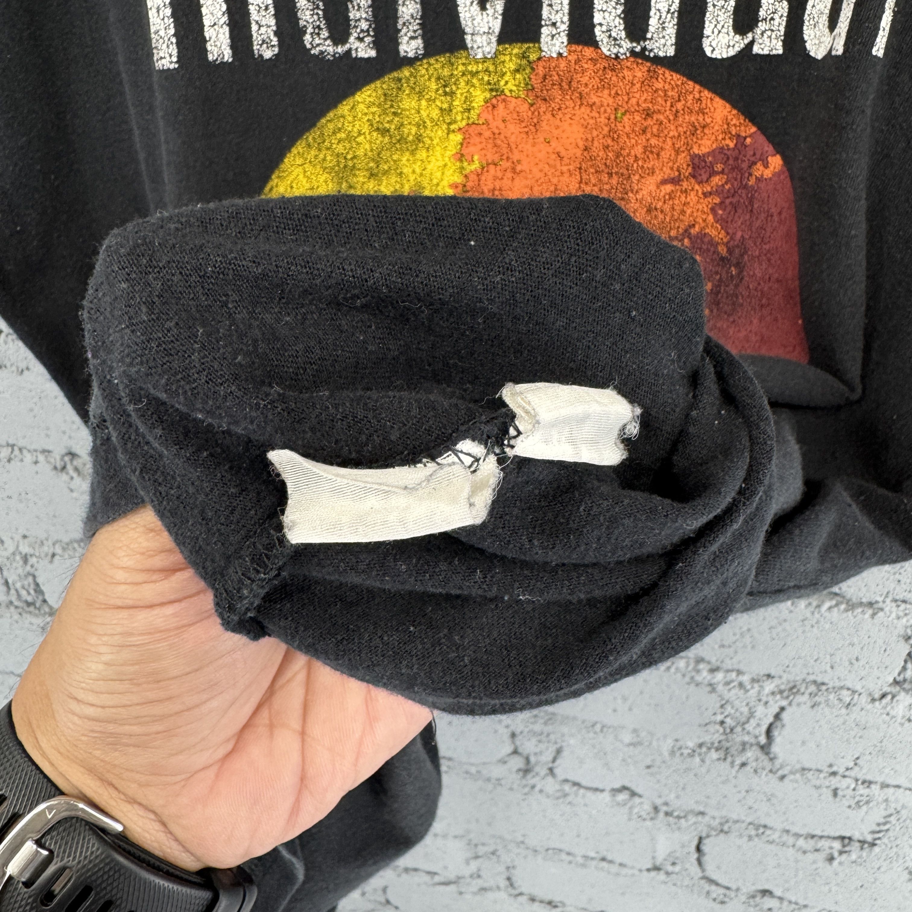 Vintage Vintage Surfing "Individual THE SURF AVENUE" Sunfaded Tshirt Size US L / EU 52-54 / 3 - 7 Thumbnail
