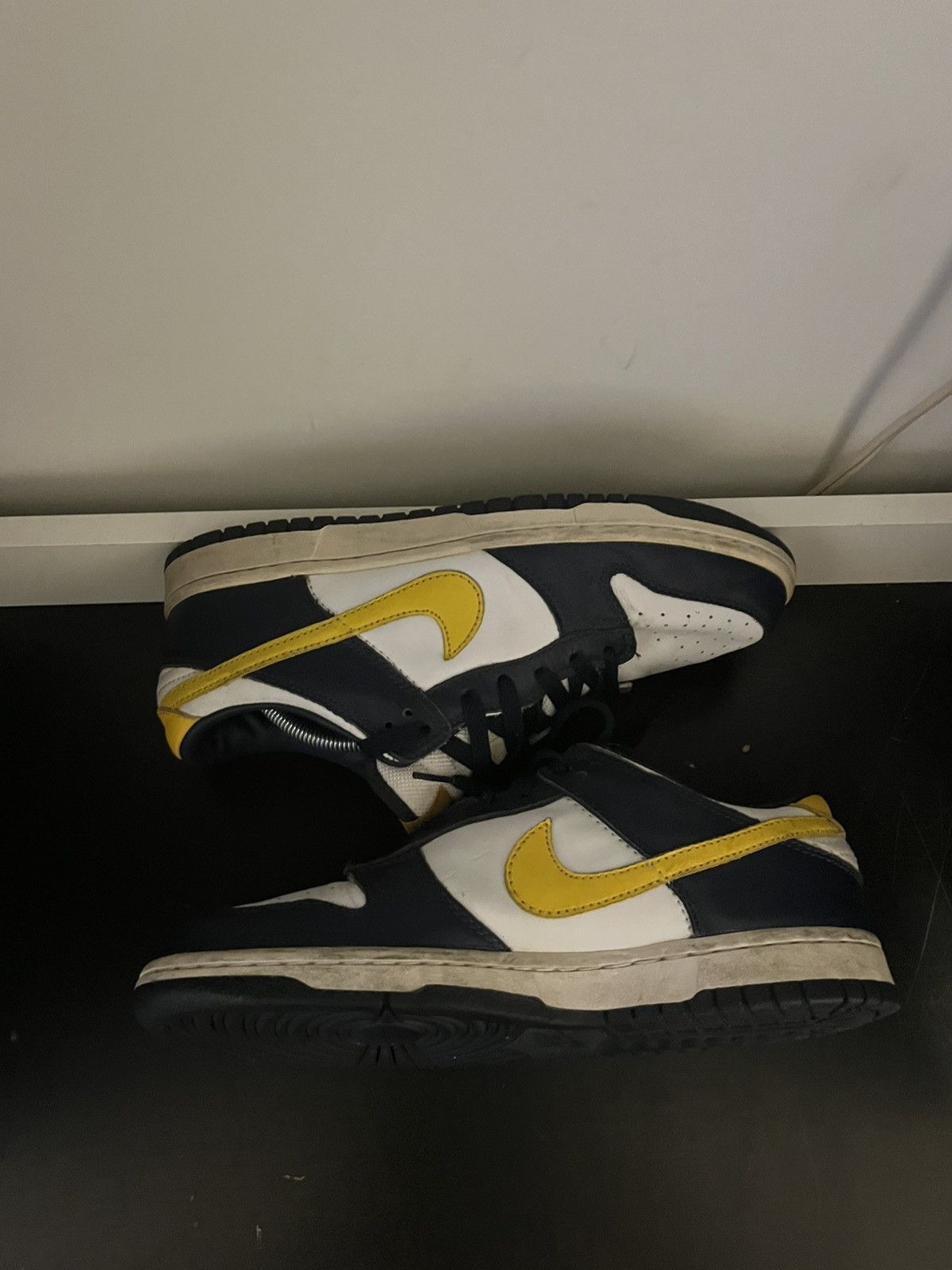 Nike Nike Dunk Low Varsity Maize Vintage 2004 Mens 8.5 304714-172 Size US 8.5 / EU 41-42 - 4 Thumbnail