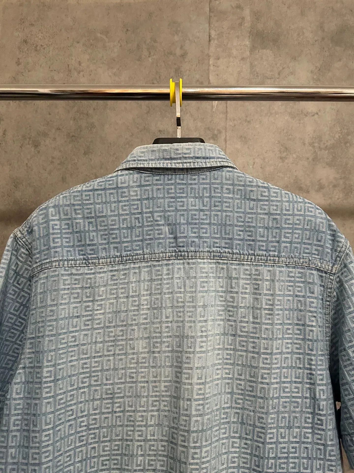 Givenchy Givenchy 4G Print Denim Short-Sleeve Shirt Jacket. Size US L / EU 52-54 / 3 - 5 Thumbnail