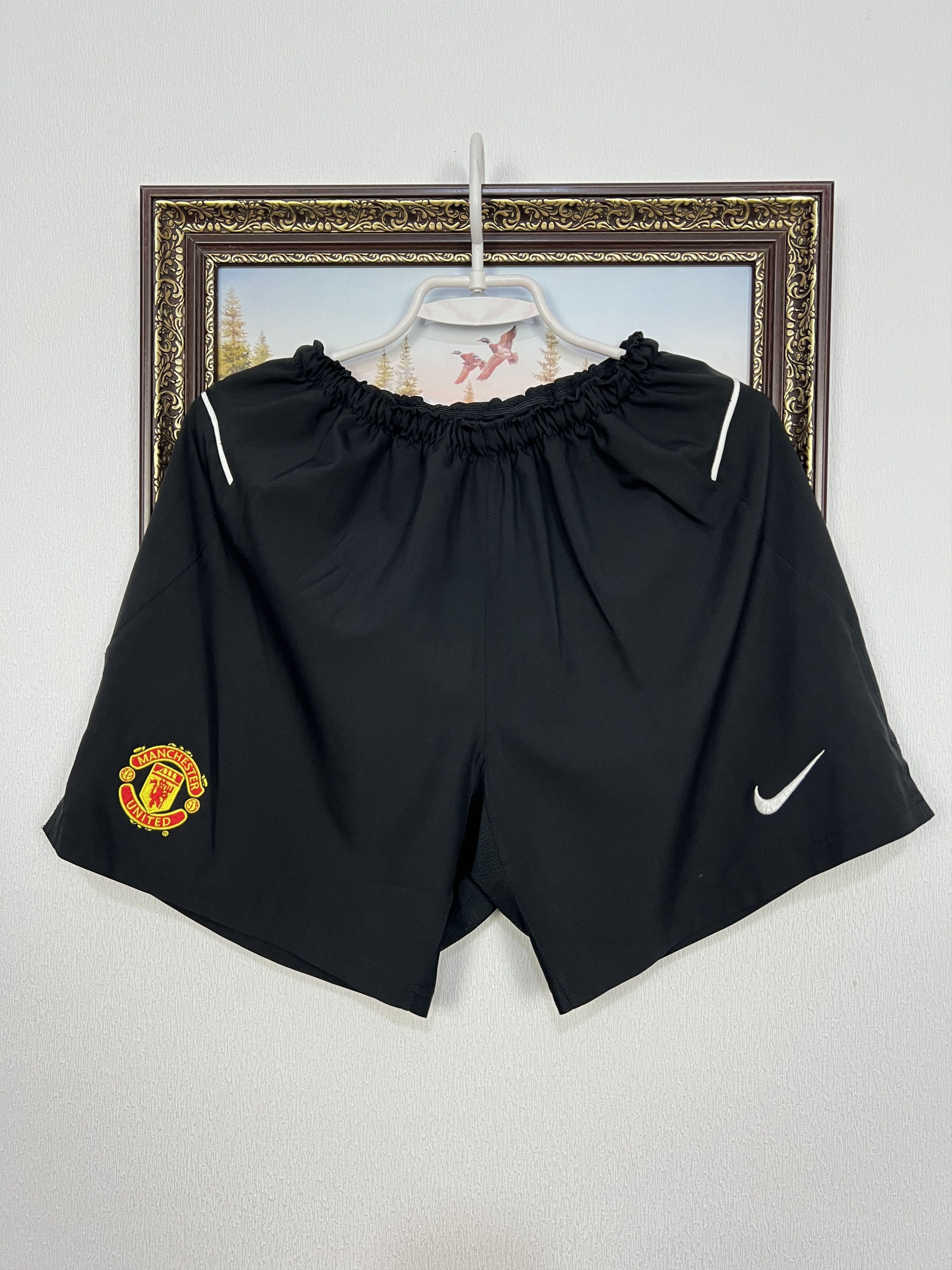 Nike Vintage Nike Manchester United Football Shorts Soccer Mens Size US 32 / EU 48 - 1 Thumbnail