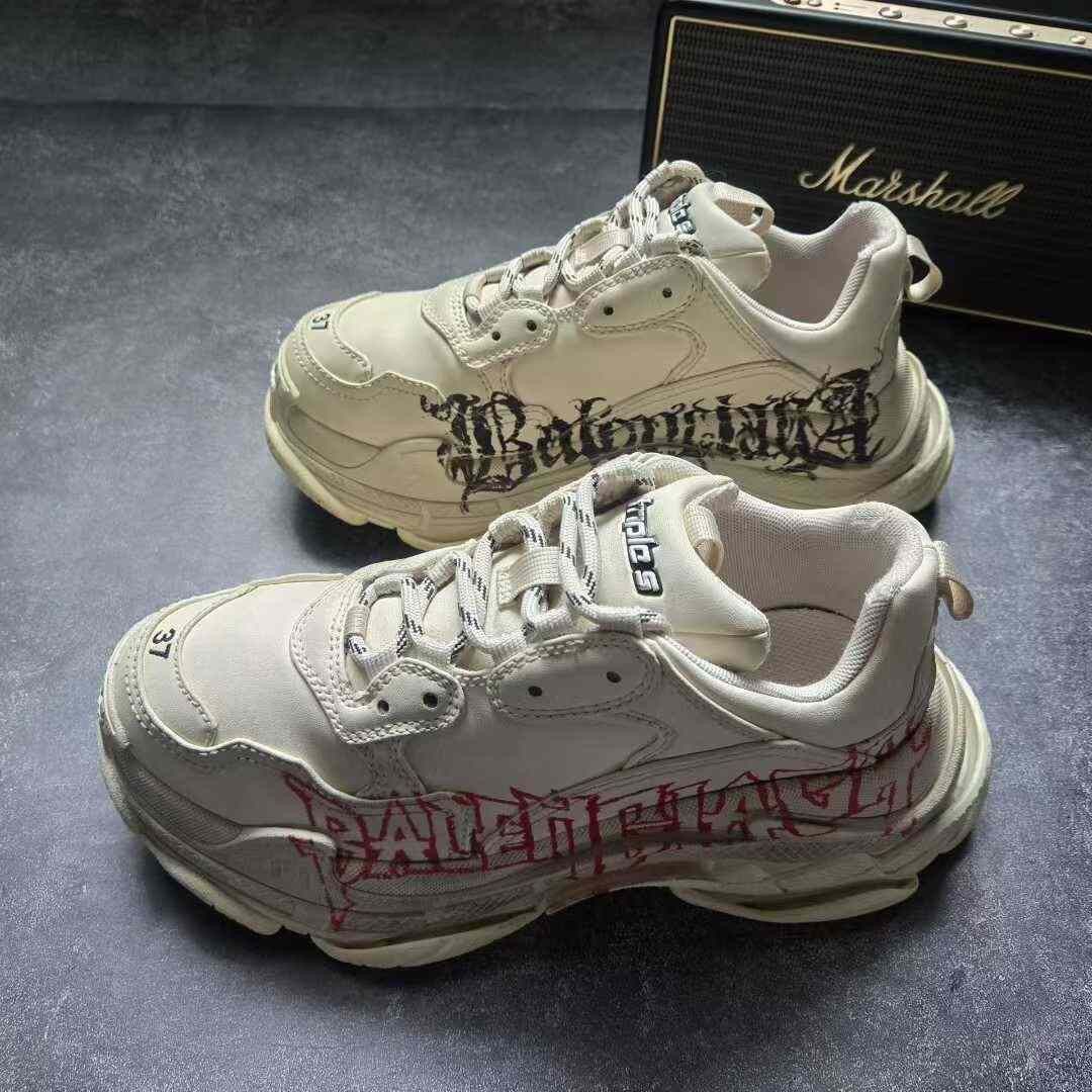 Balenciaga Balenciaga Graphic Beige Lowtop Sneakers S Women Size US 6 / IT 36 - 1 Thumbnail