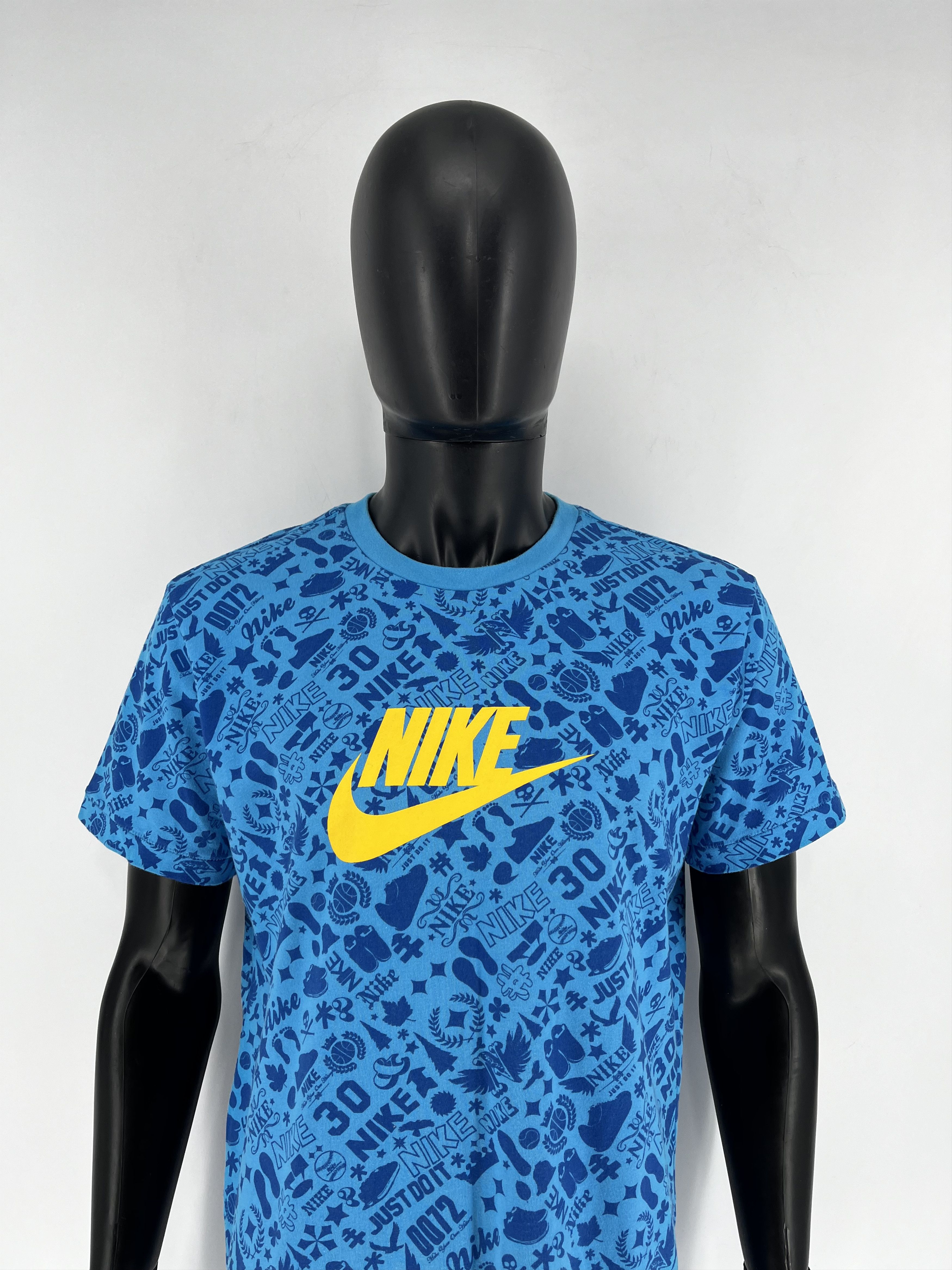 Nike Vintage y2K Nike Swoosh Logo Tee Travis Scott Style Grailed Size US XL / EU 56 / 4 - 1 Thumbnail