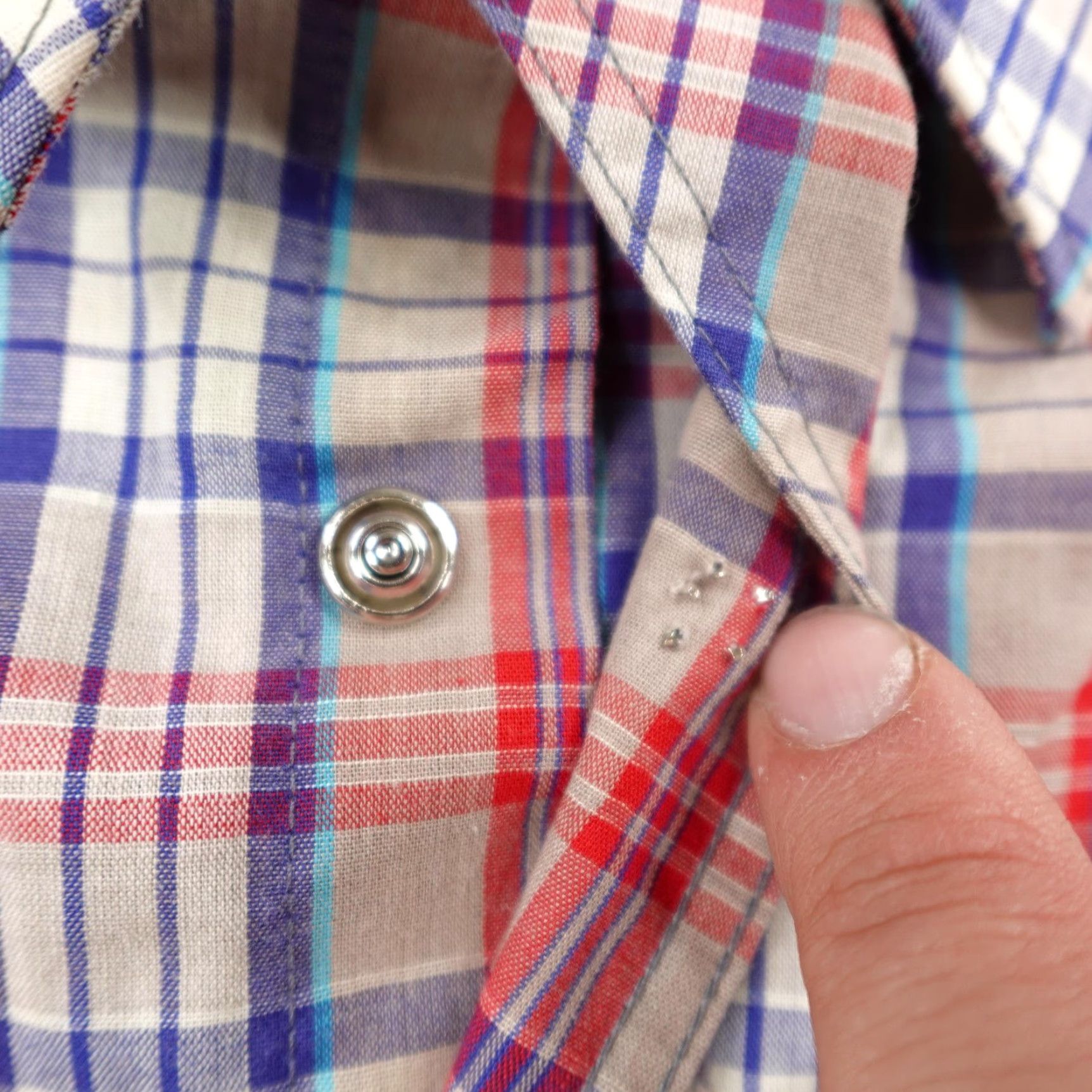 Wrangler Vintage Wrangler Shirt XL Long Tails Cowboy Cut Red Blue Western Pearl Snap Size US XL / EU 56 / 4 - 3 Thumbnail
