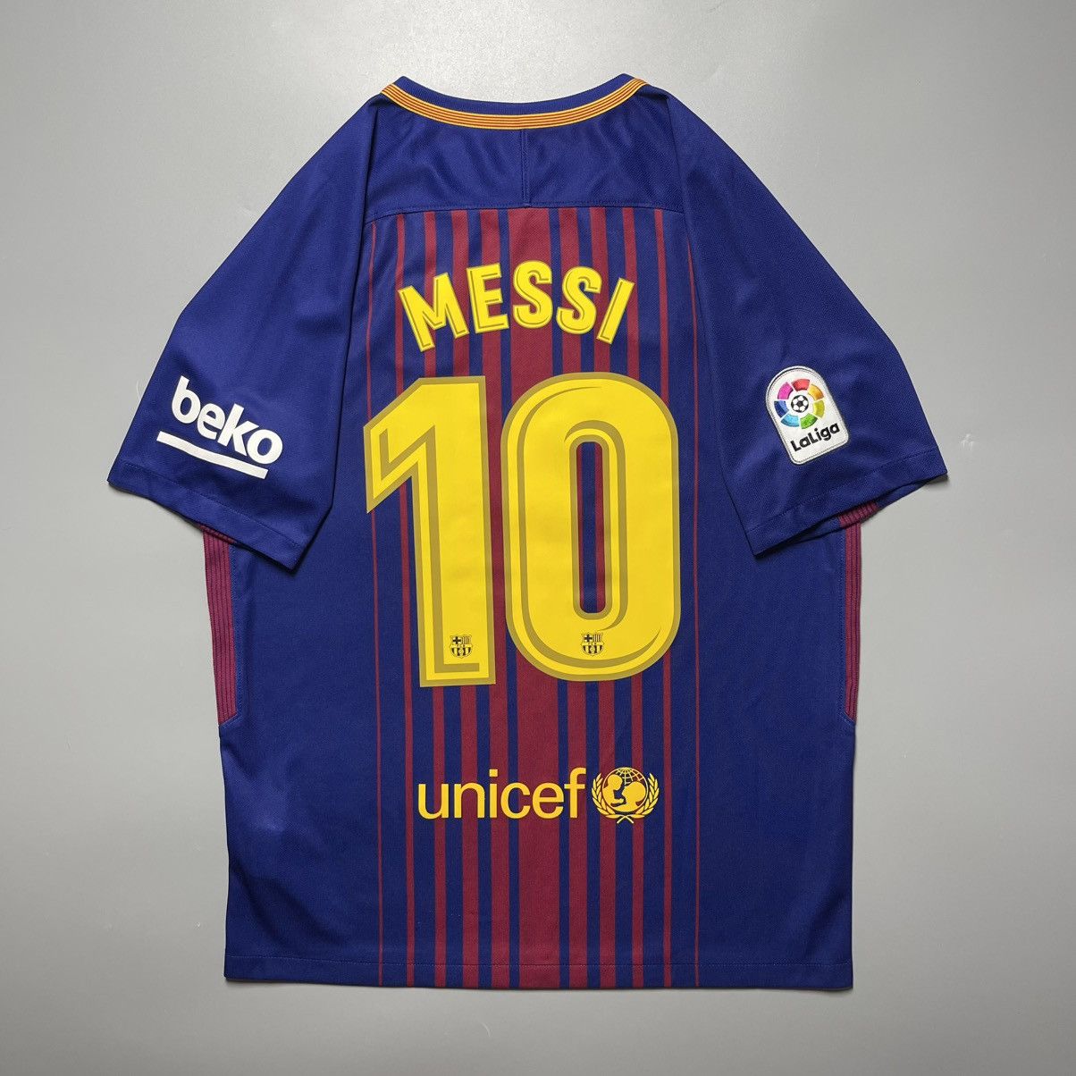 Nike BARCELONA NIKE 2017/2018 FOOTBALL HOME JERSEY #10 MESSI Size US M / EU 48-50 / 2 - 1 Thumbnail
