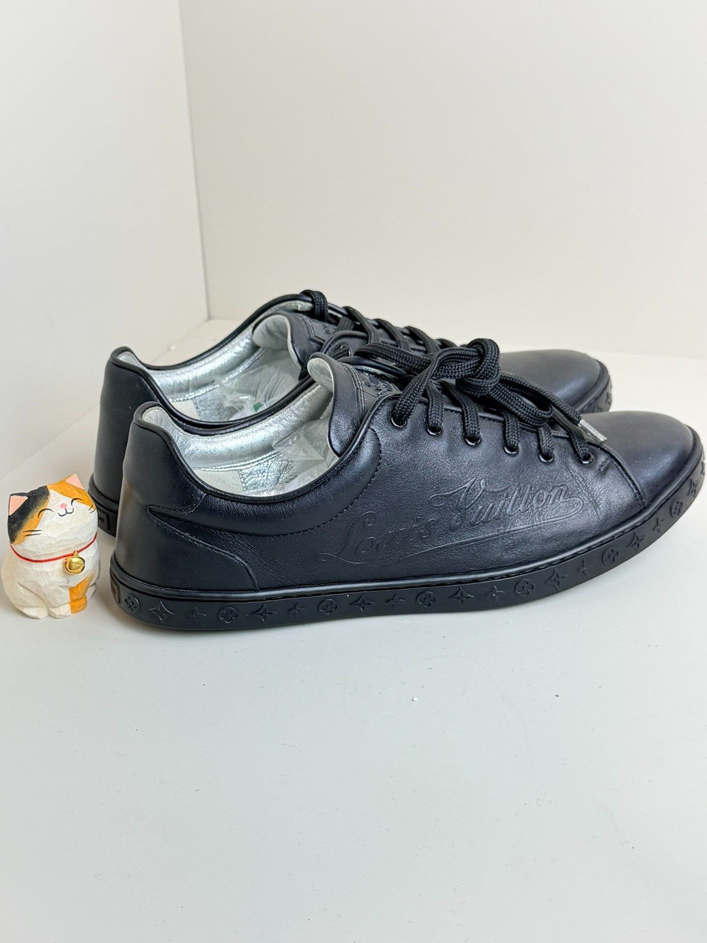 Louis Vuitton Louis Vuitton Retro Black Lowtop Sneakers us_5 Women Size US 5 / IT 35 - 1 Thumbnail