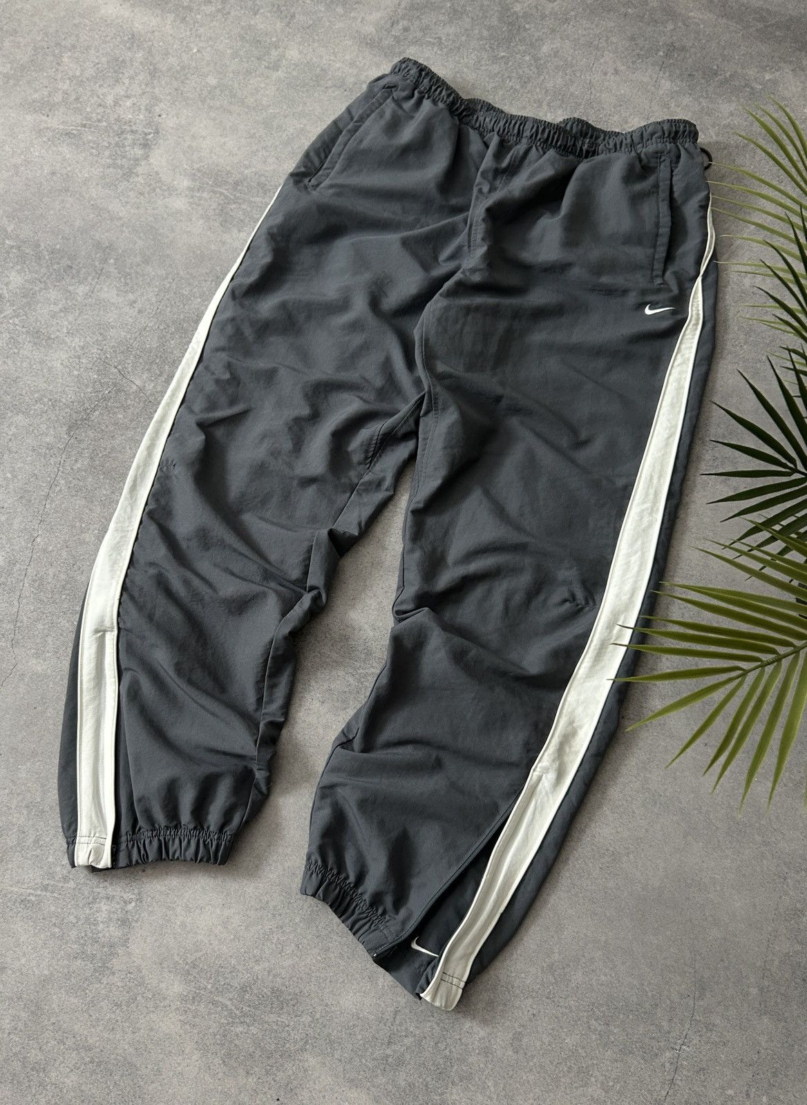Nike Vintage Nike double swoosh nylons track pants mens Size US 34 / EU 50 - 3 Thumbnail