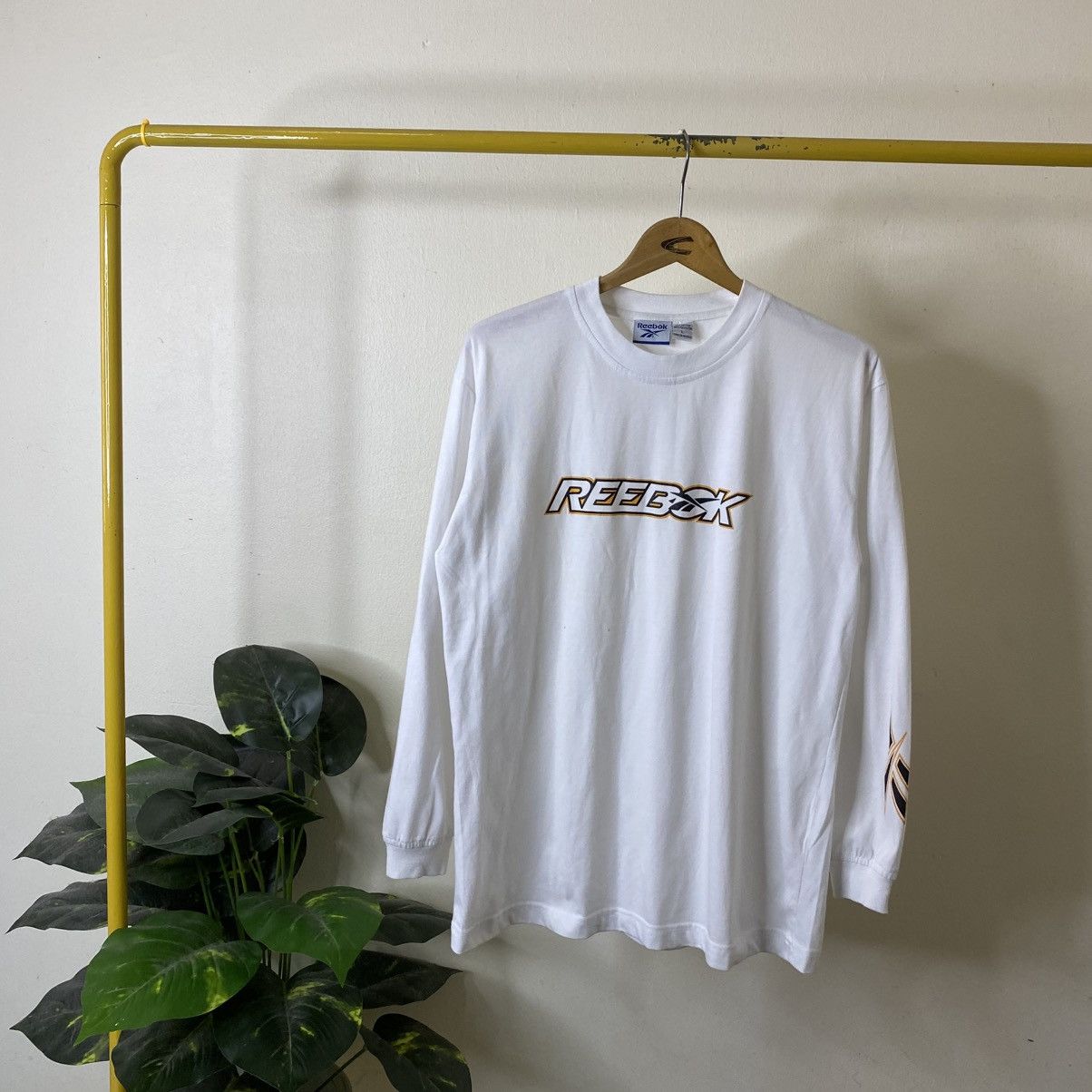 Reebok Vintage 2000s Reebok LS Tshirt Streetwear Size US L / EU 52-54 / 3 - 1 Thumbnail