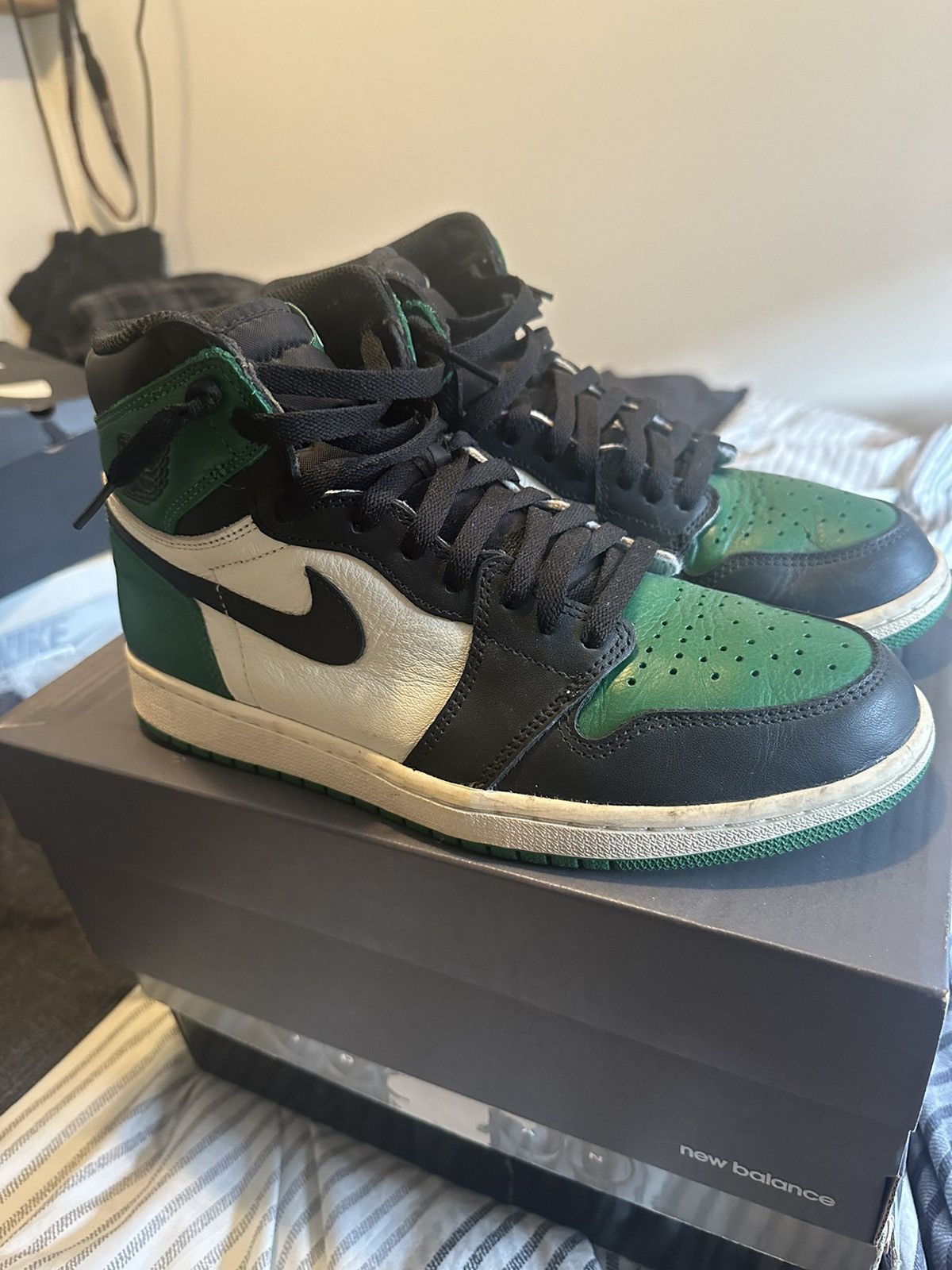 Jordan Brand Jordan 1 Pine Green Size US 9.5 / EU 42-43 - 2 Thumbnail