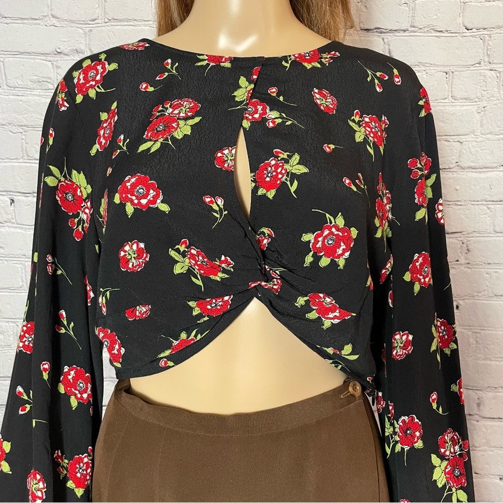 Zara NWT New Zara Cut Out Floral Long Sleeve Crop Top Size L Size L / US 10 / IT 46 - 9 Thumbnail