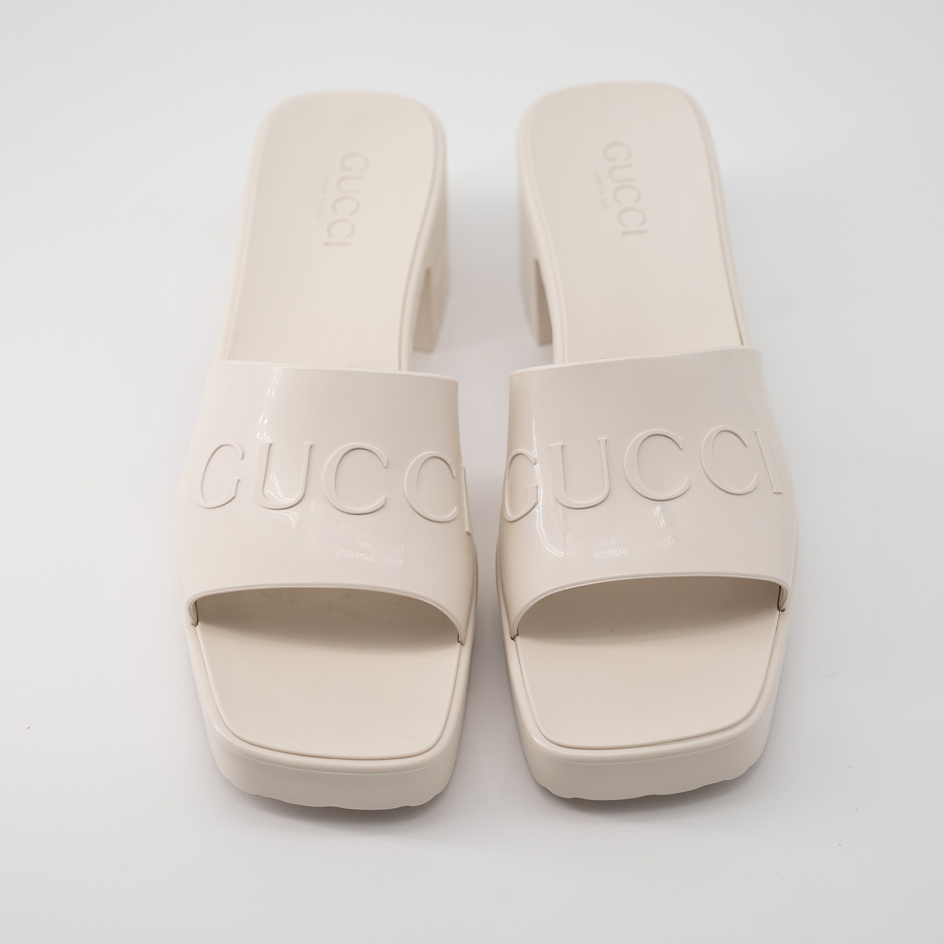 Gucci 40G 10 US Gucci White Rubber Sandals Mules logo Size US 10 / IT 40 - 3 Thumbnail